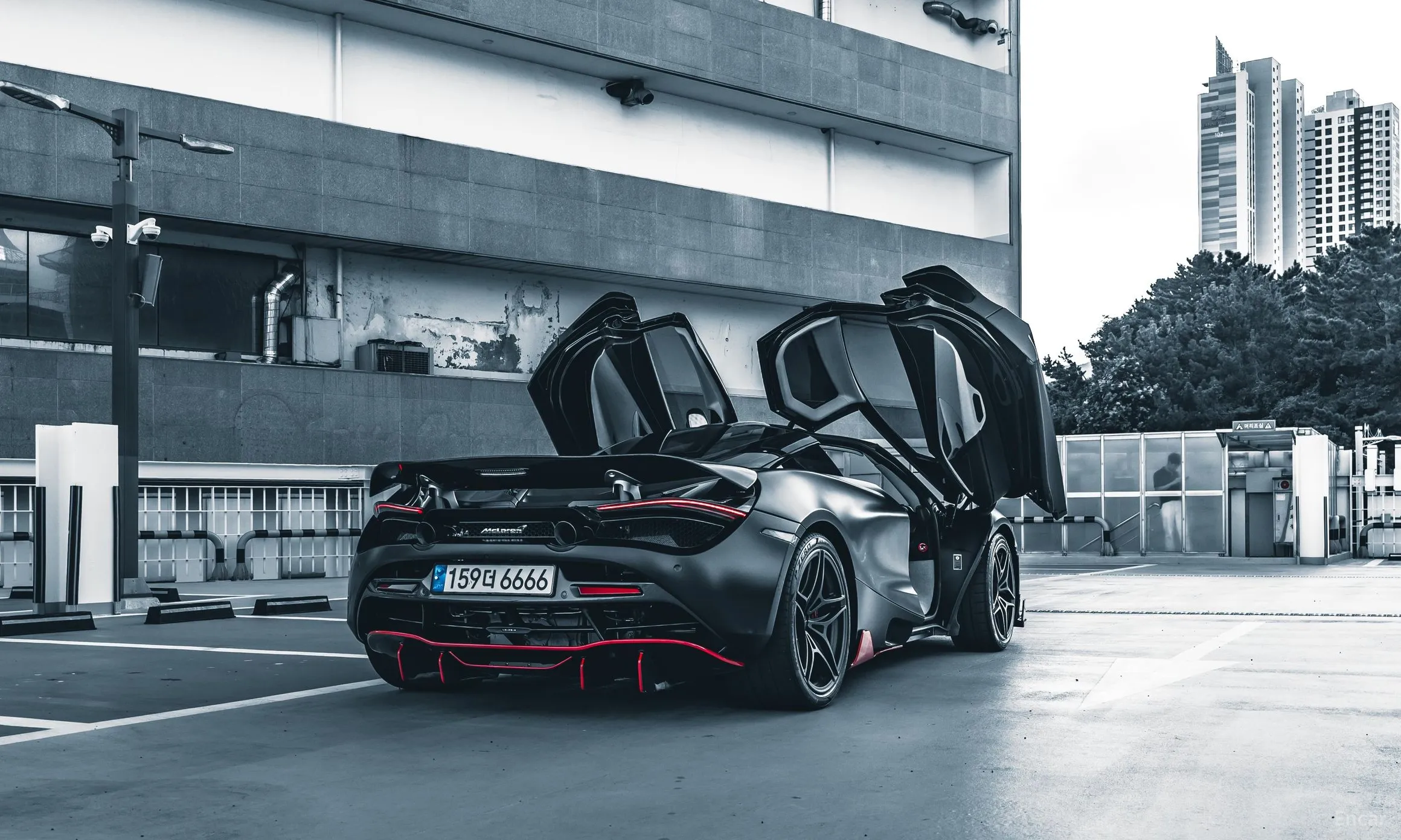 McLaren 720S превью 14