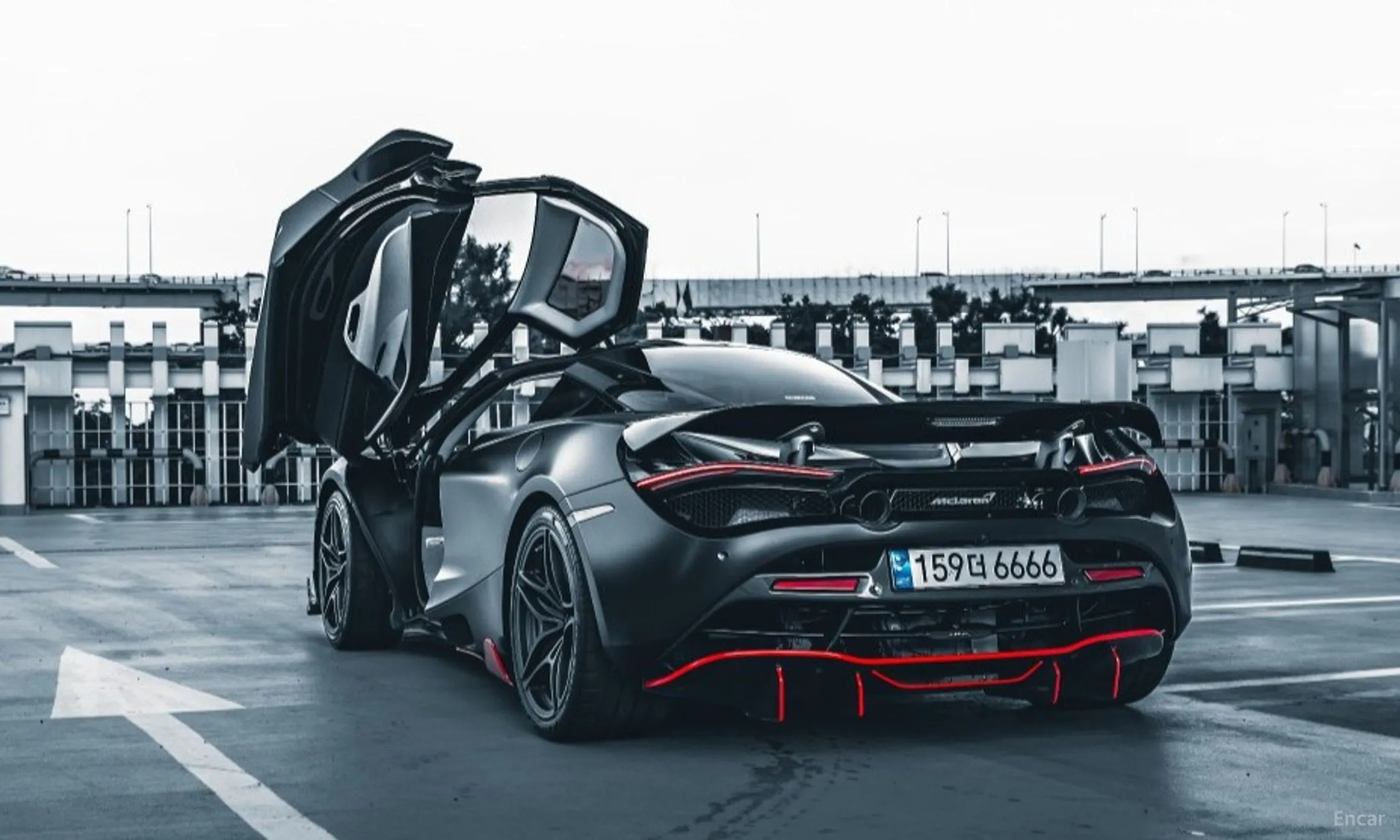 McLaren 720S превью 18