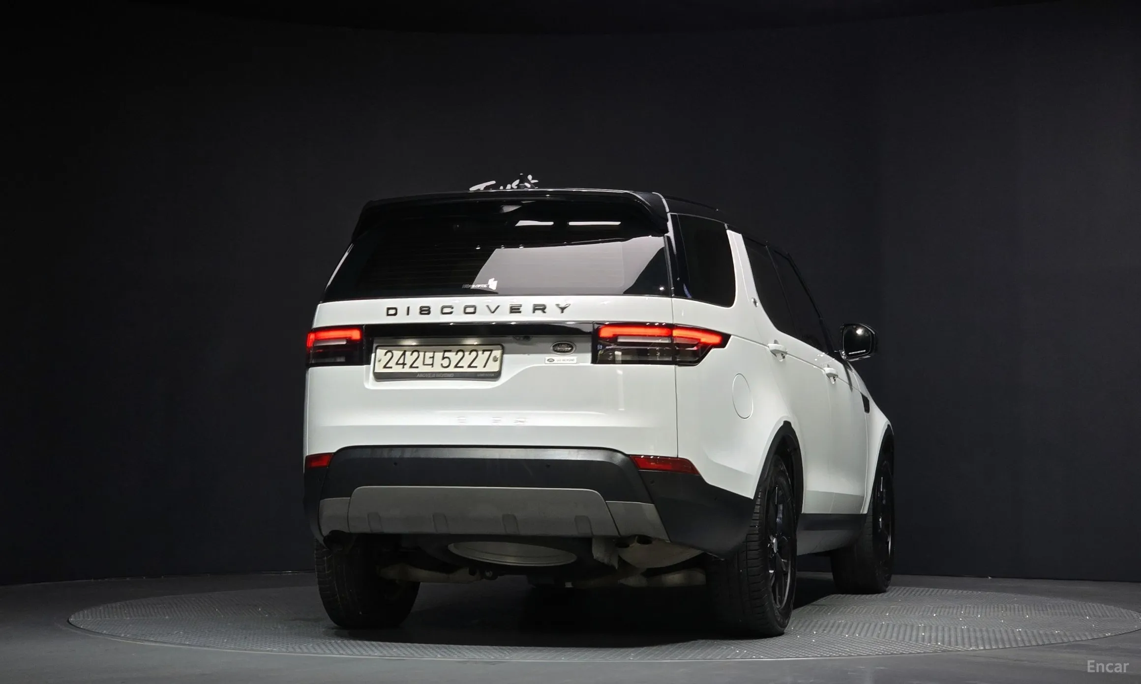 Land Rover Discovery 5 превью 3