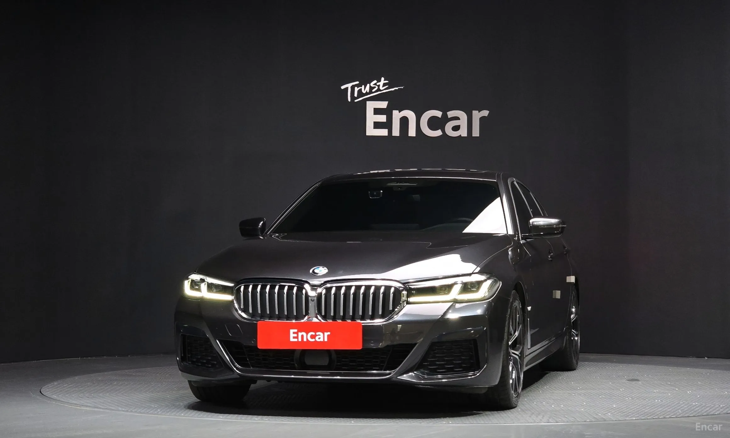 BMW 5 Series (G30) превью 2