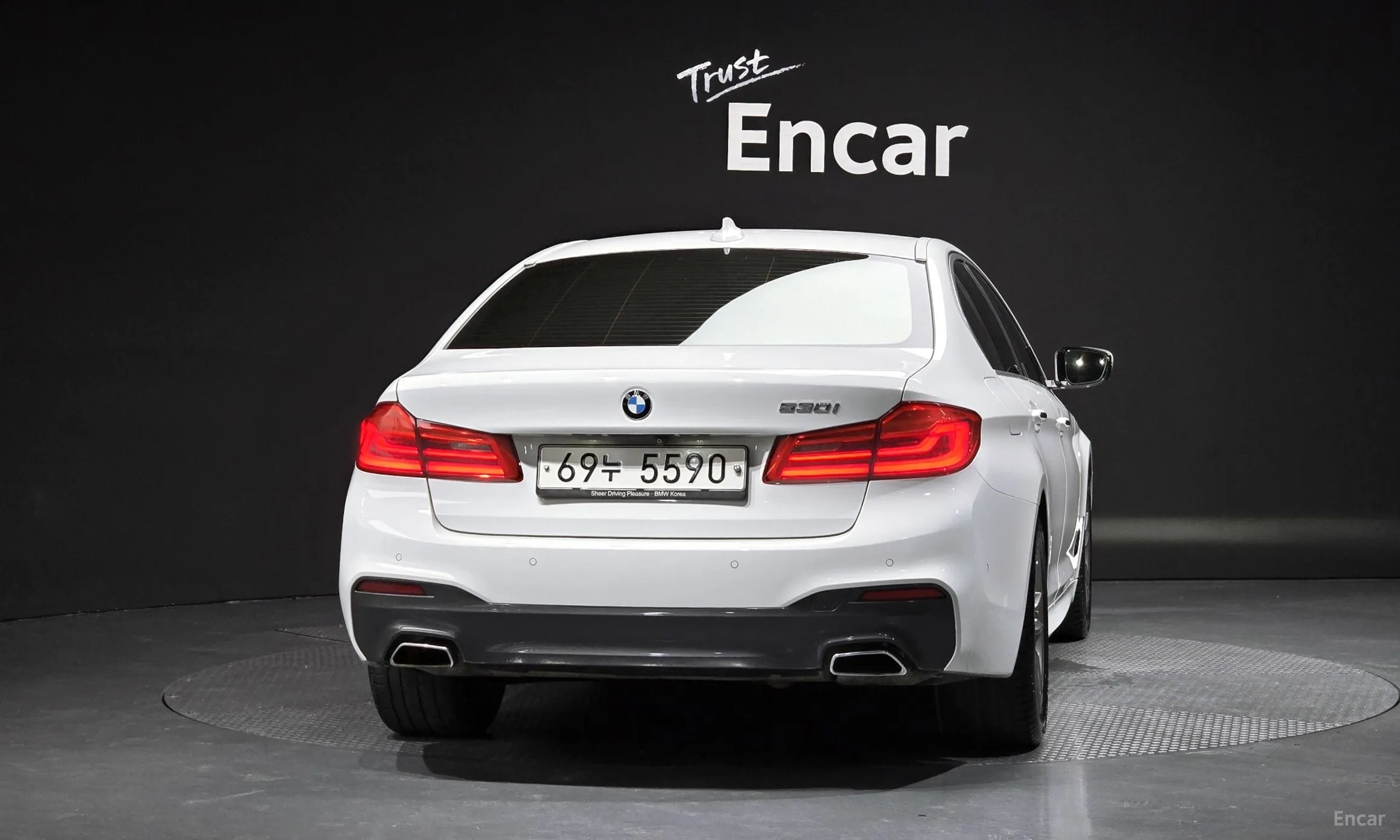 BMW 5 Series (G30) превью 3