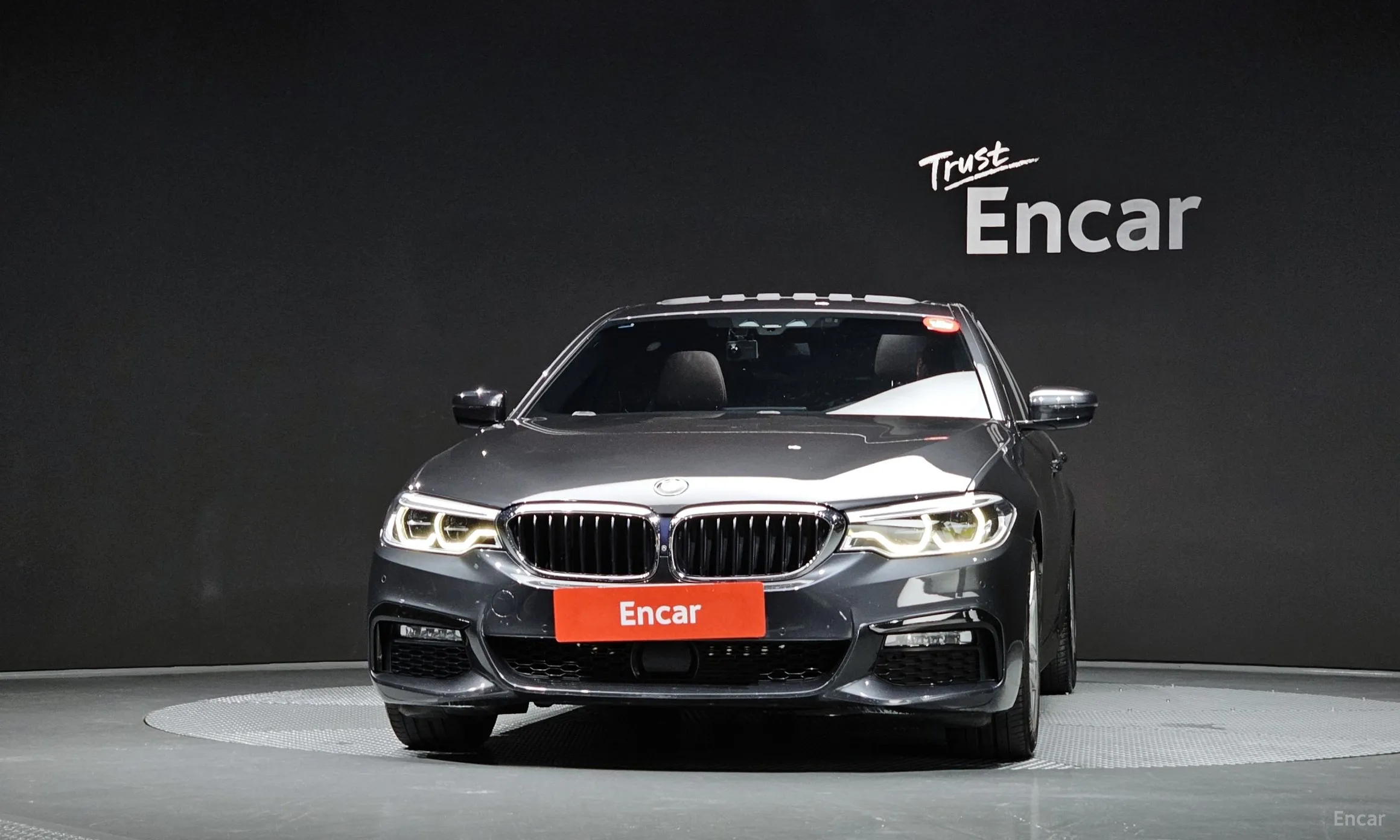 BMW 5 Series (G30) превью 2