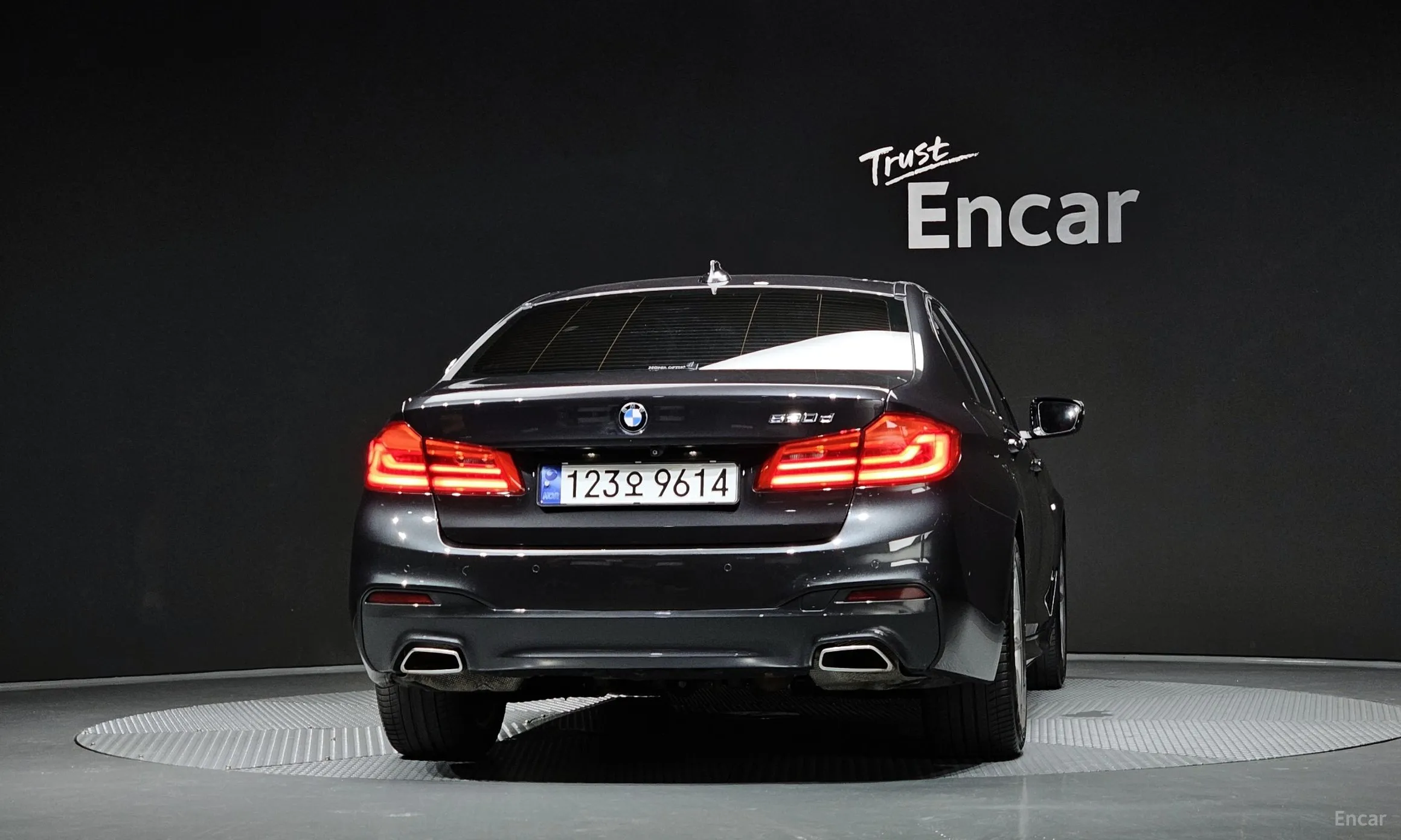 BMW 5 Series (G30) превью 3