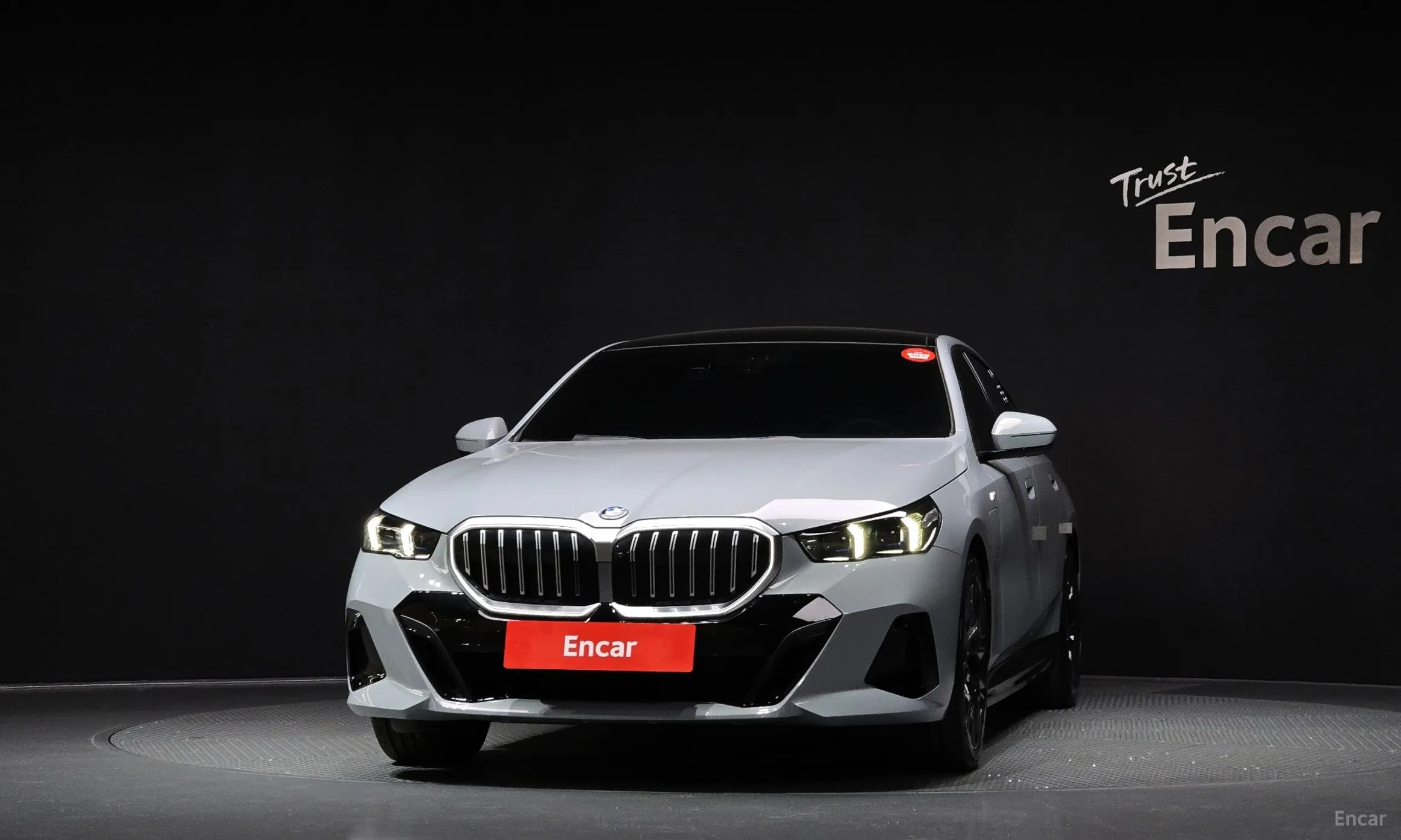 BMW 5 Series (G60) превью 2