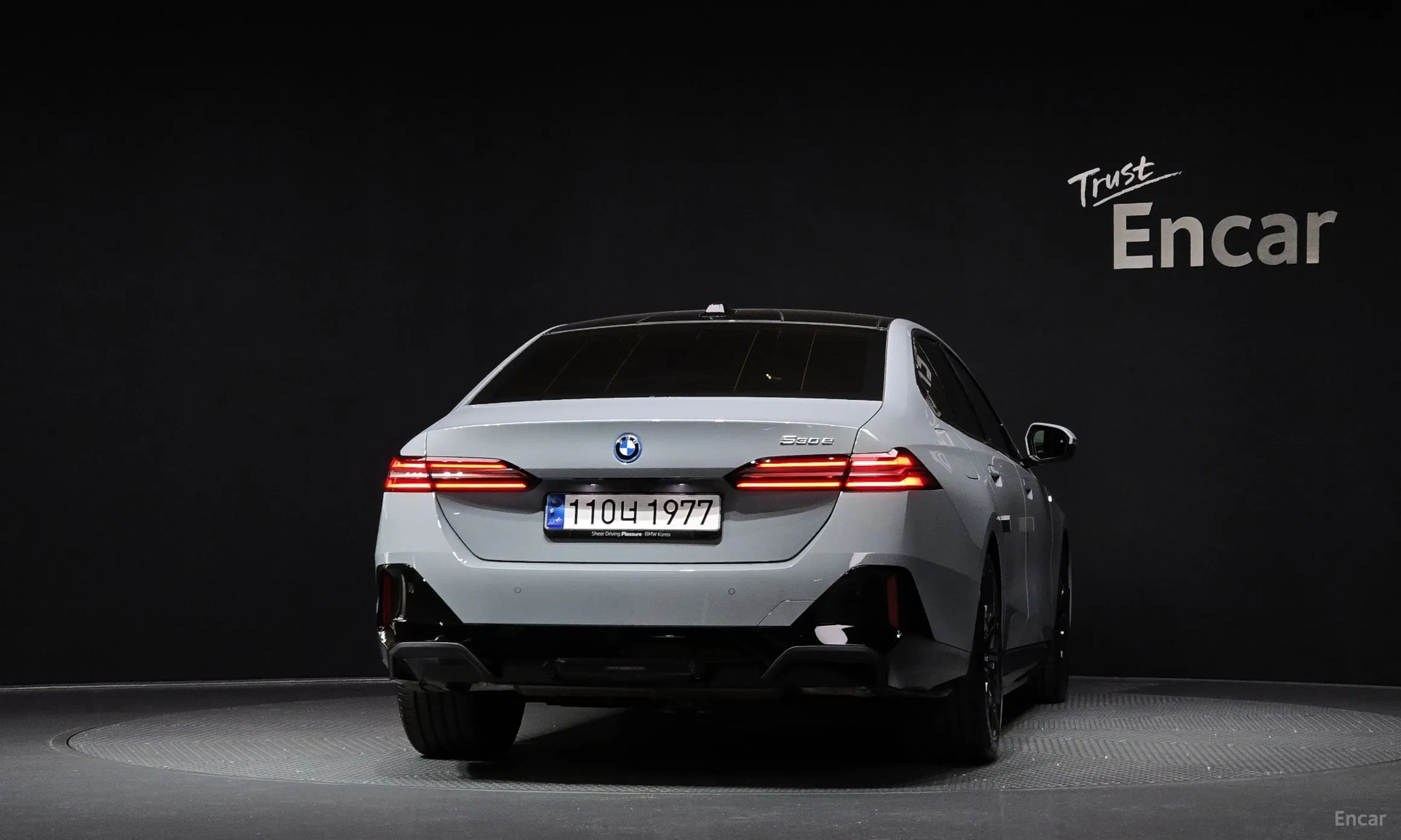 BMW 5 Series (G60) превью 3