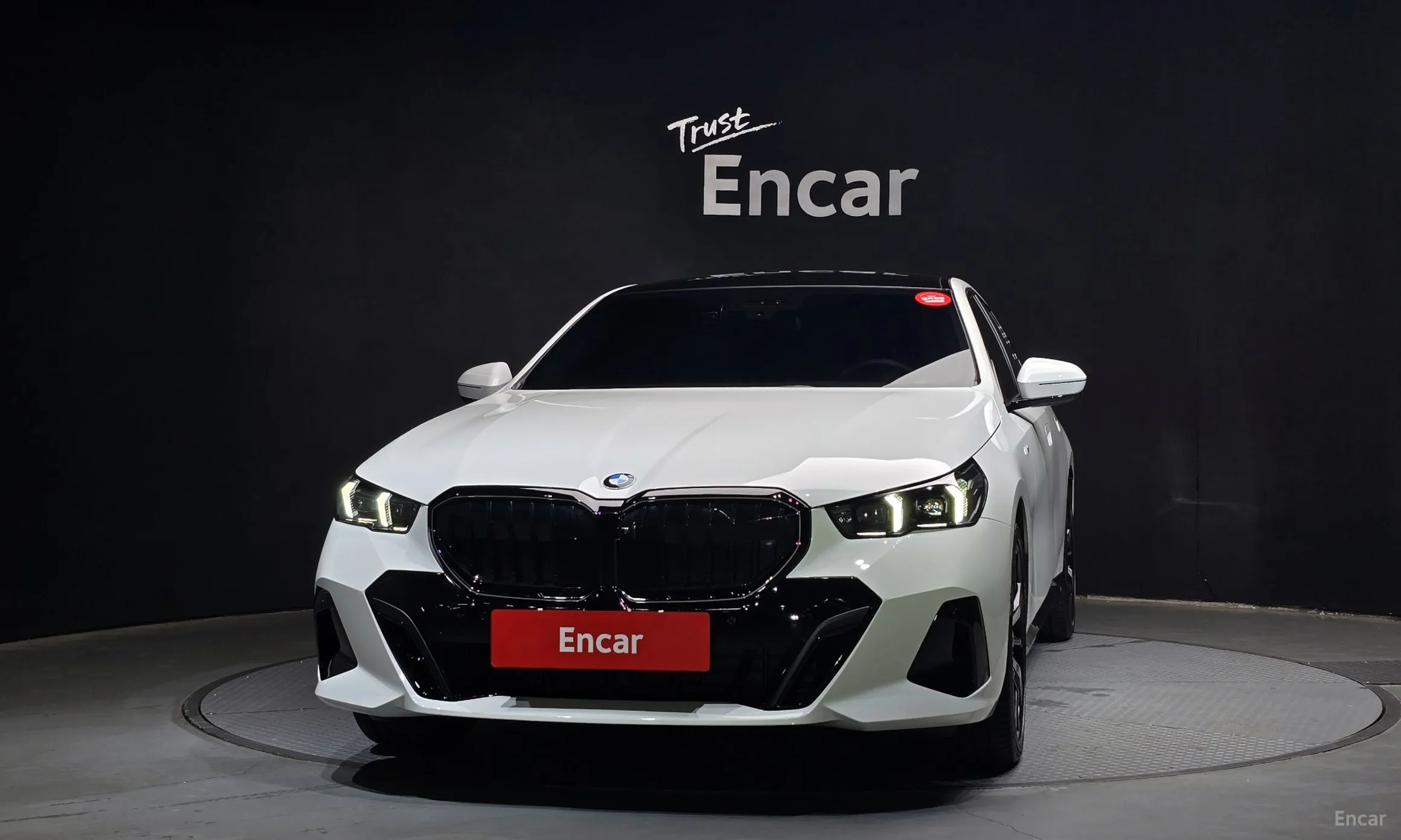 BMW 5 Series (G60) превью 2