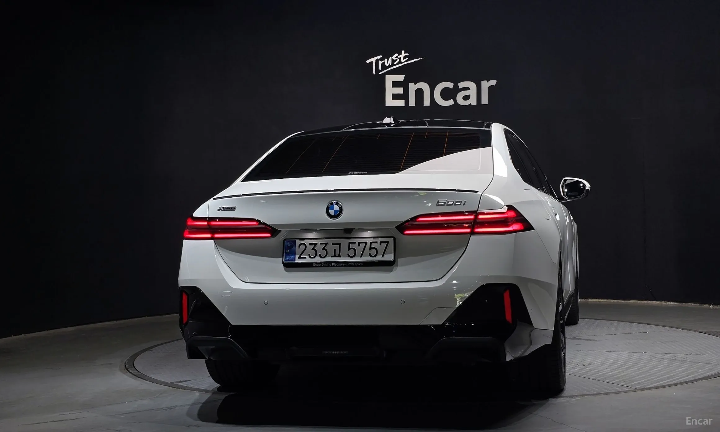 BMW 5 Series (G60) превью 3