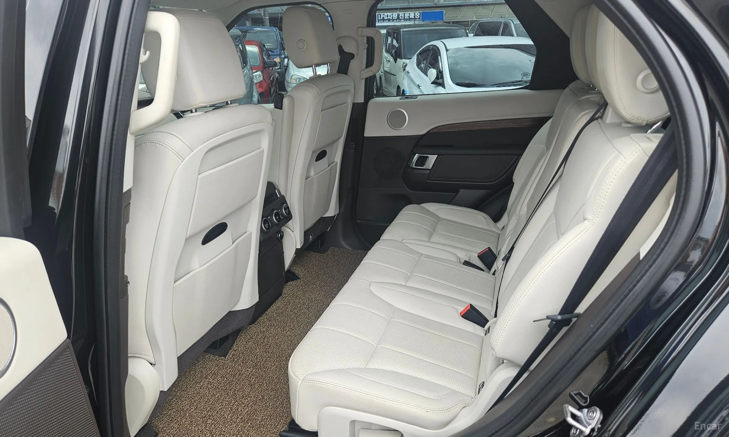 Land Rover Discovery 5 превью 4