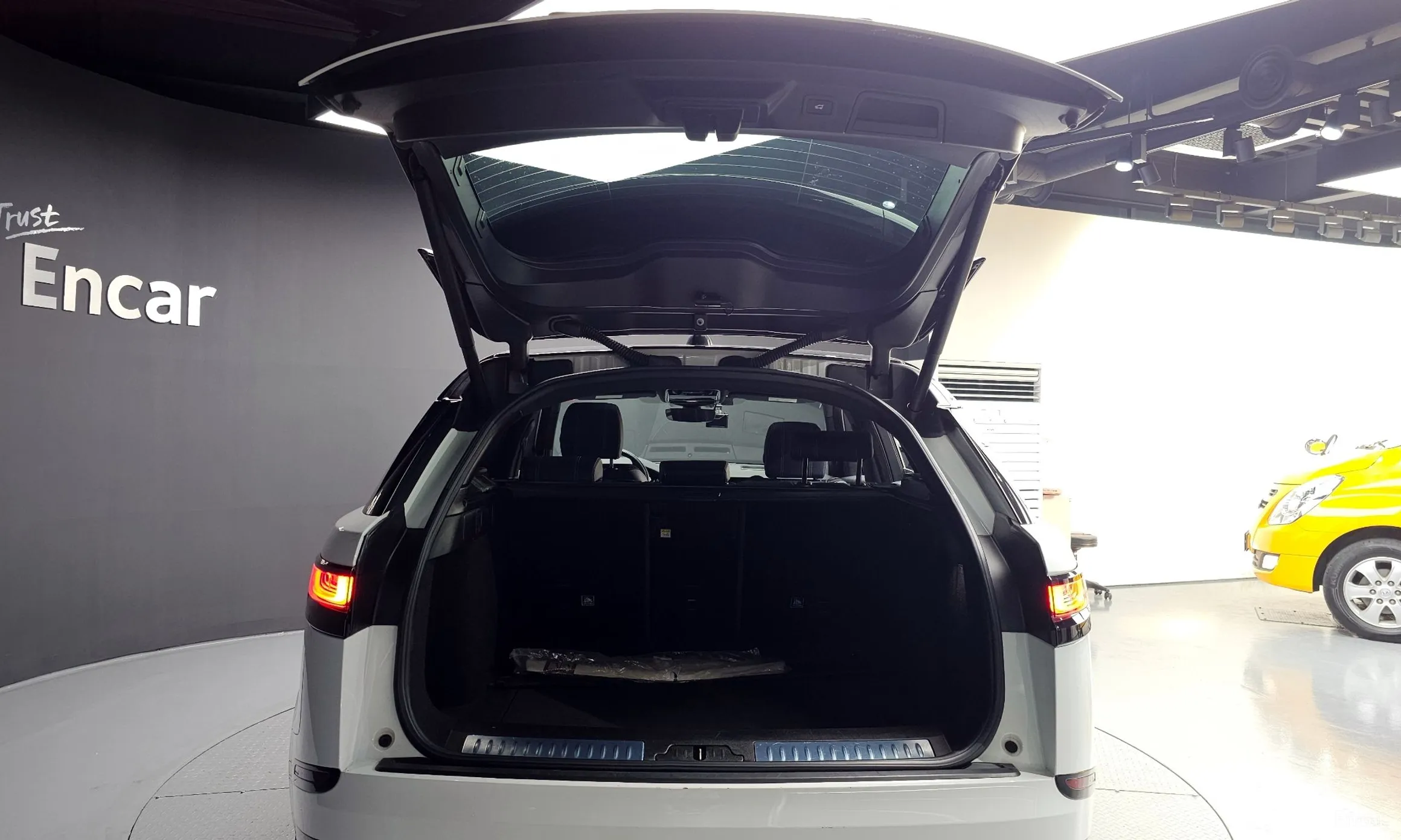 Land Rover Range Rover Bella превью 20
