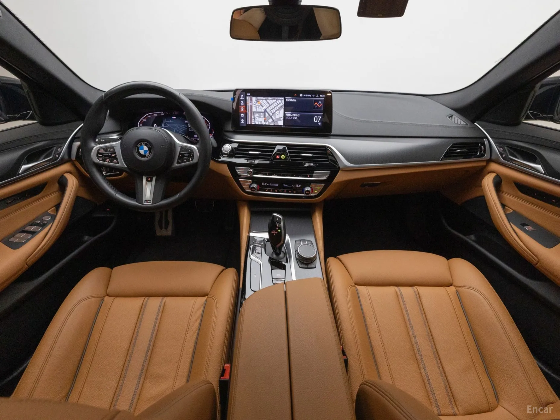 BMW 5 Series (G30) превью 4
