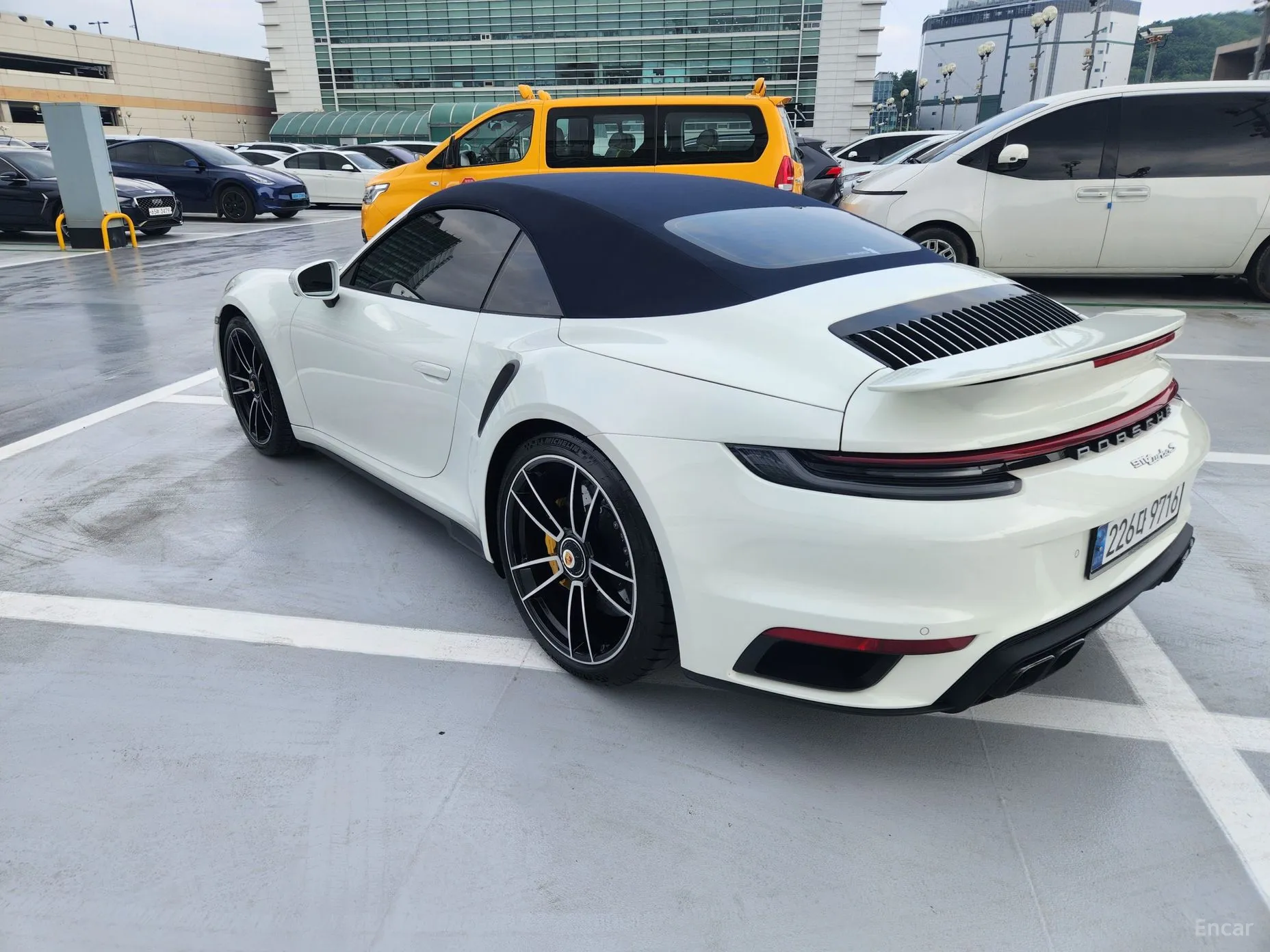 Porsche 911 (992)
