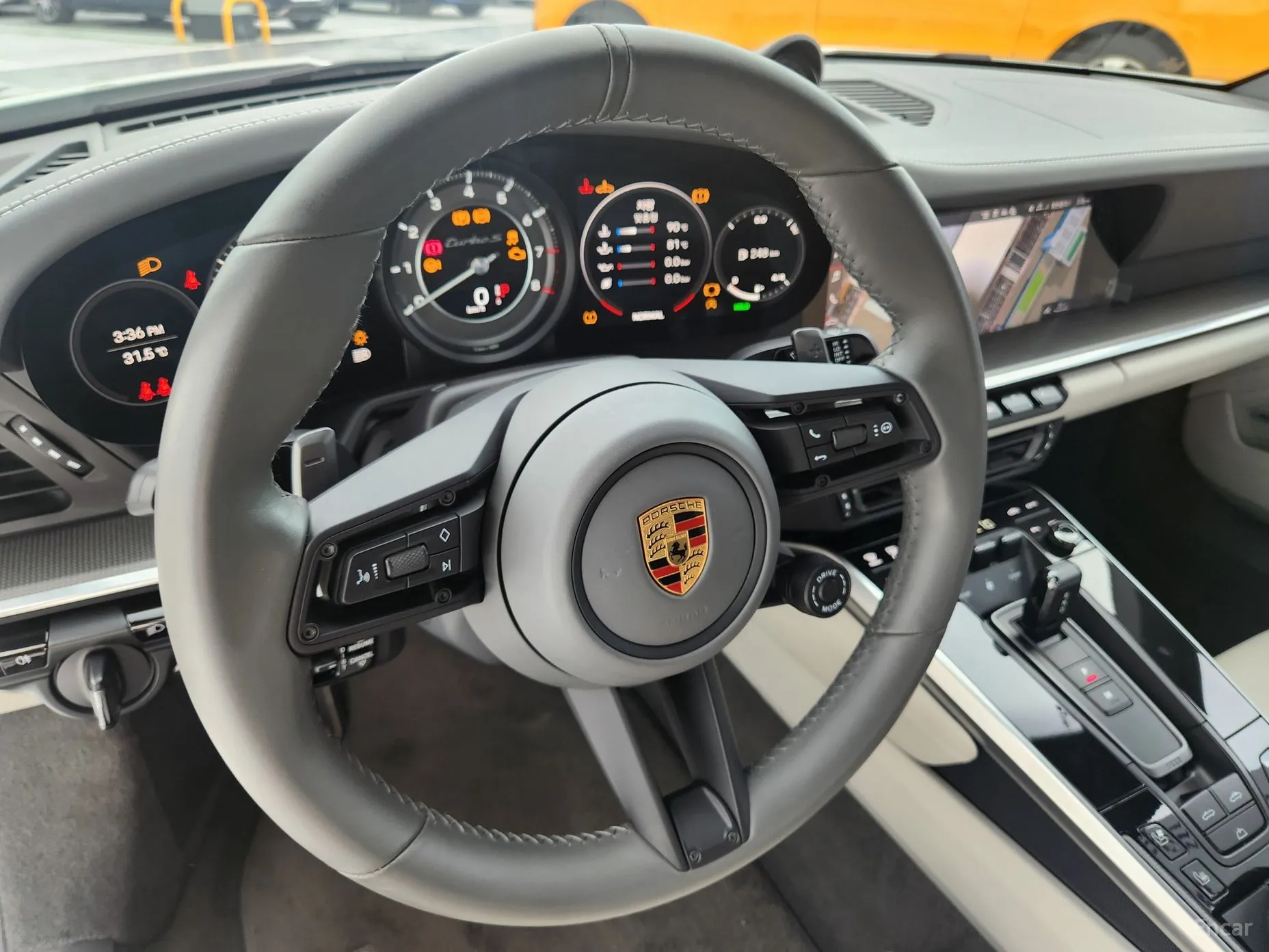 Porsche 911 (992) превью 4