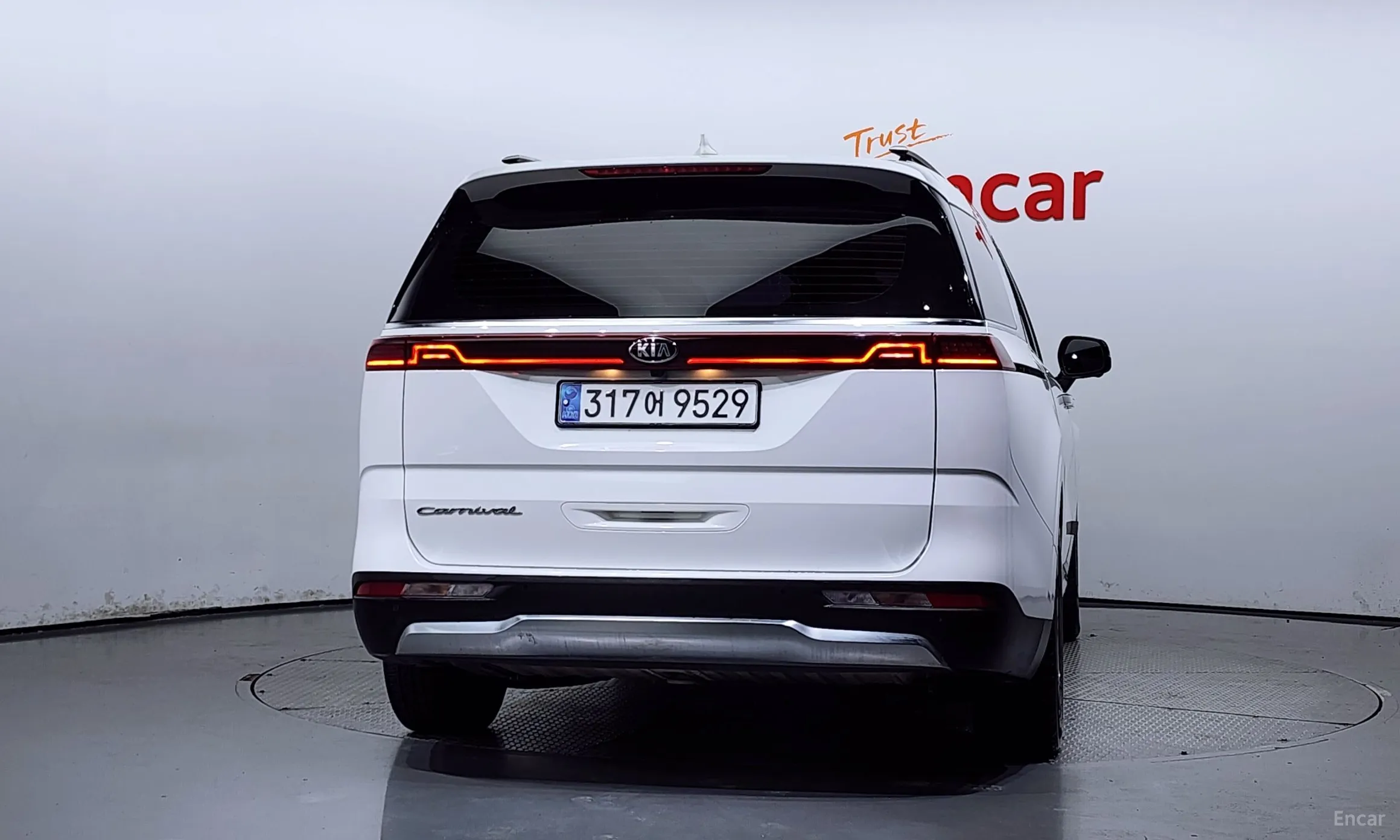 Kia Carnival Gen 4 превью 3