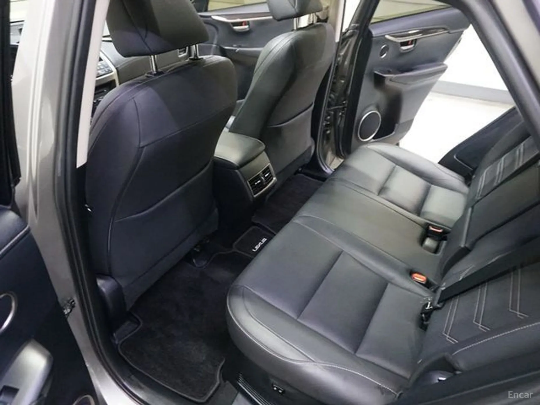 Lexus NX300h превью 13