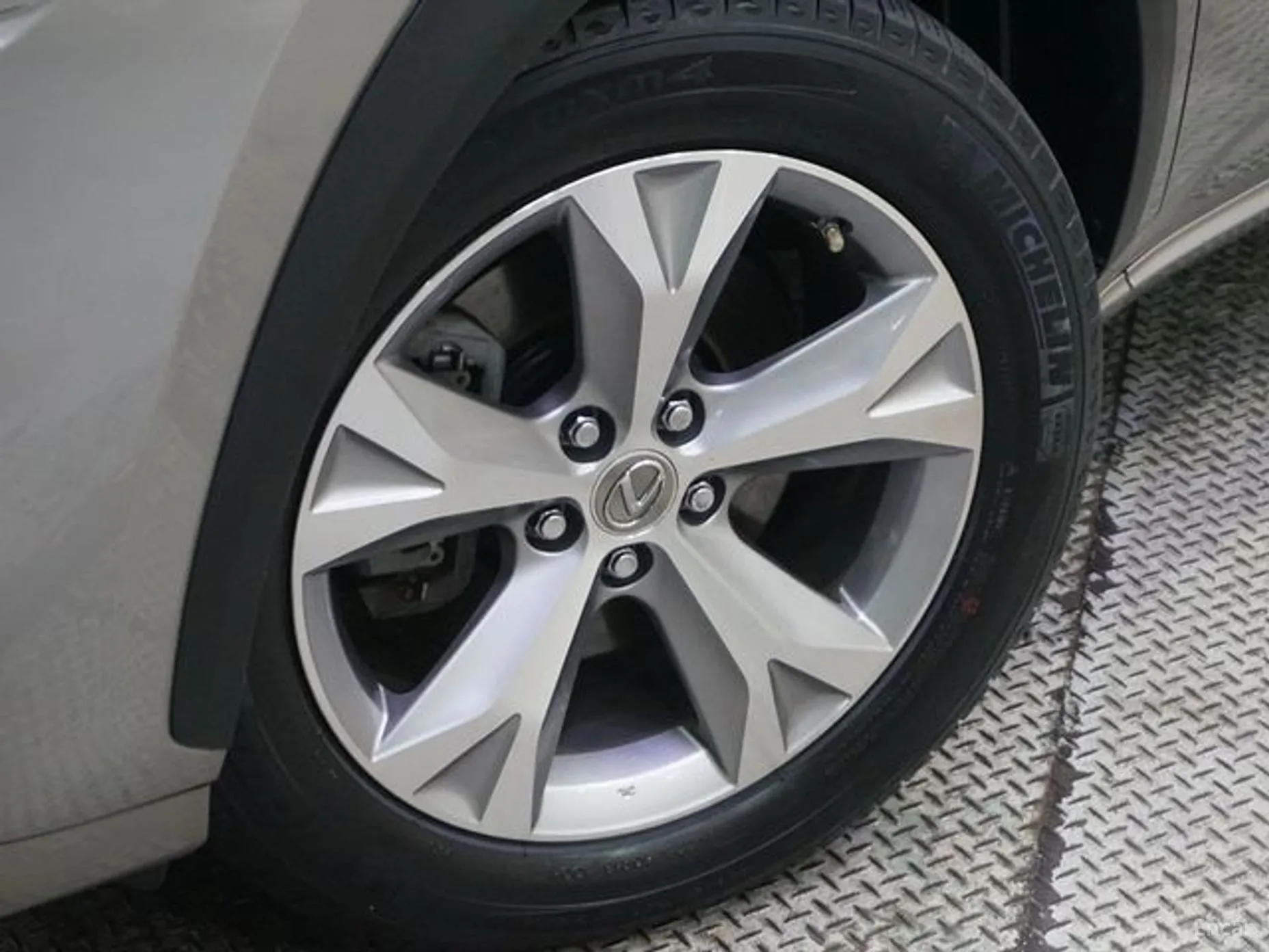 Lexus NX300h превью 15