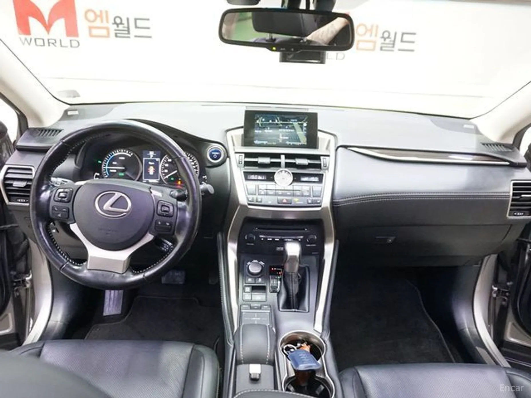 Lexus NX300h превью 17