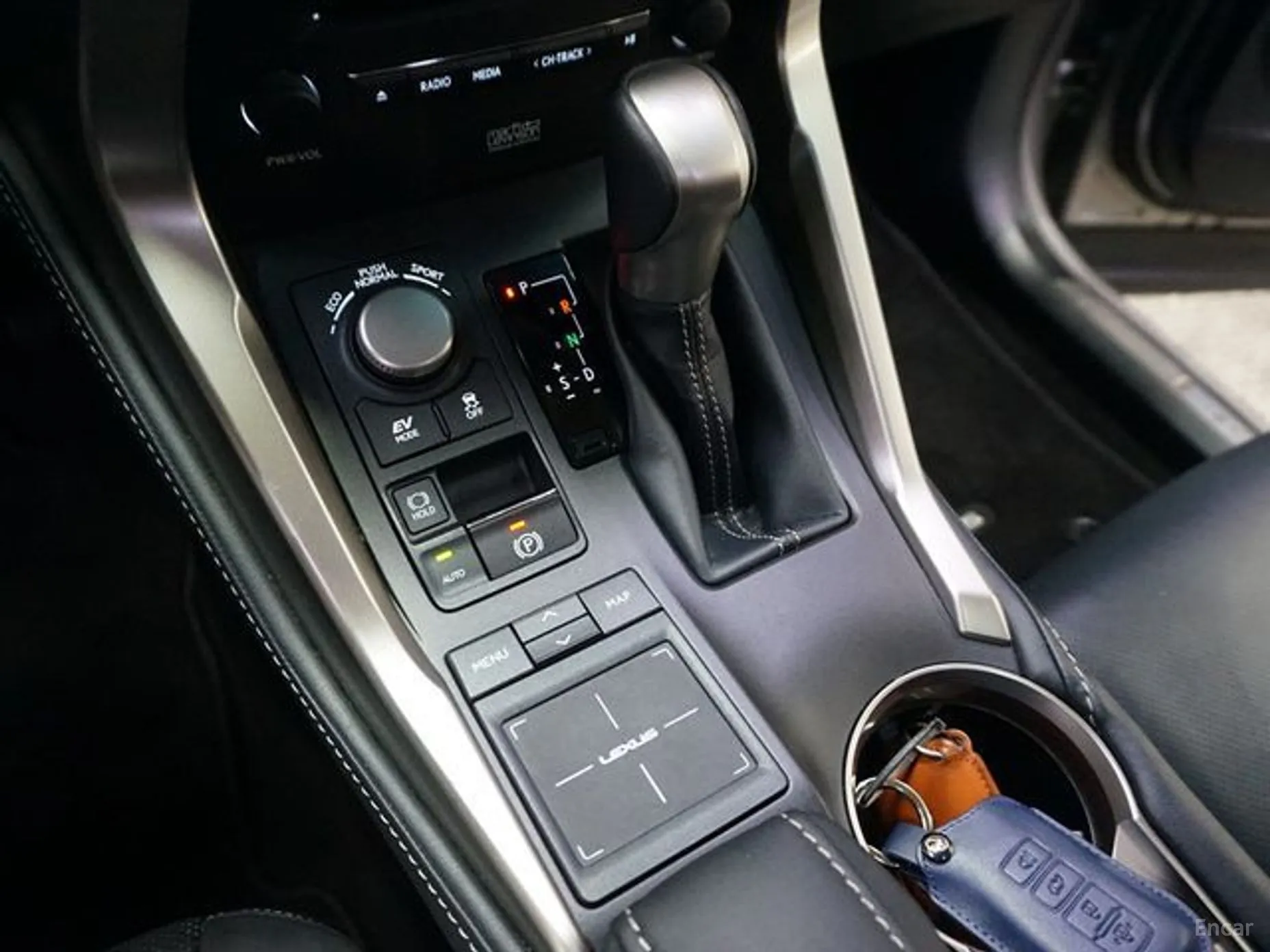 Lexus NX300h превью 19