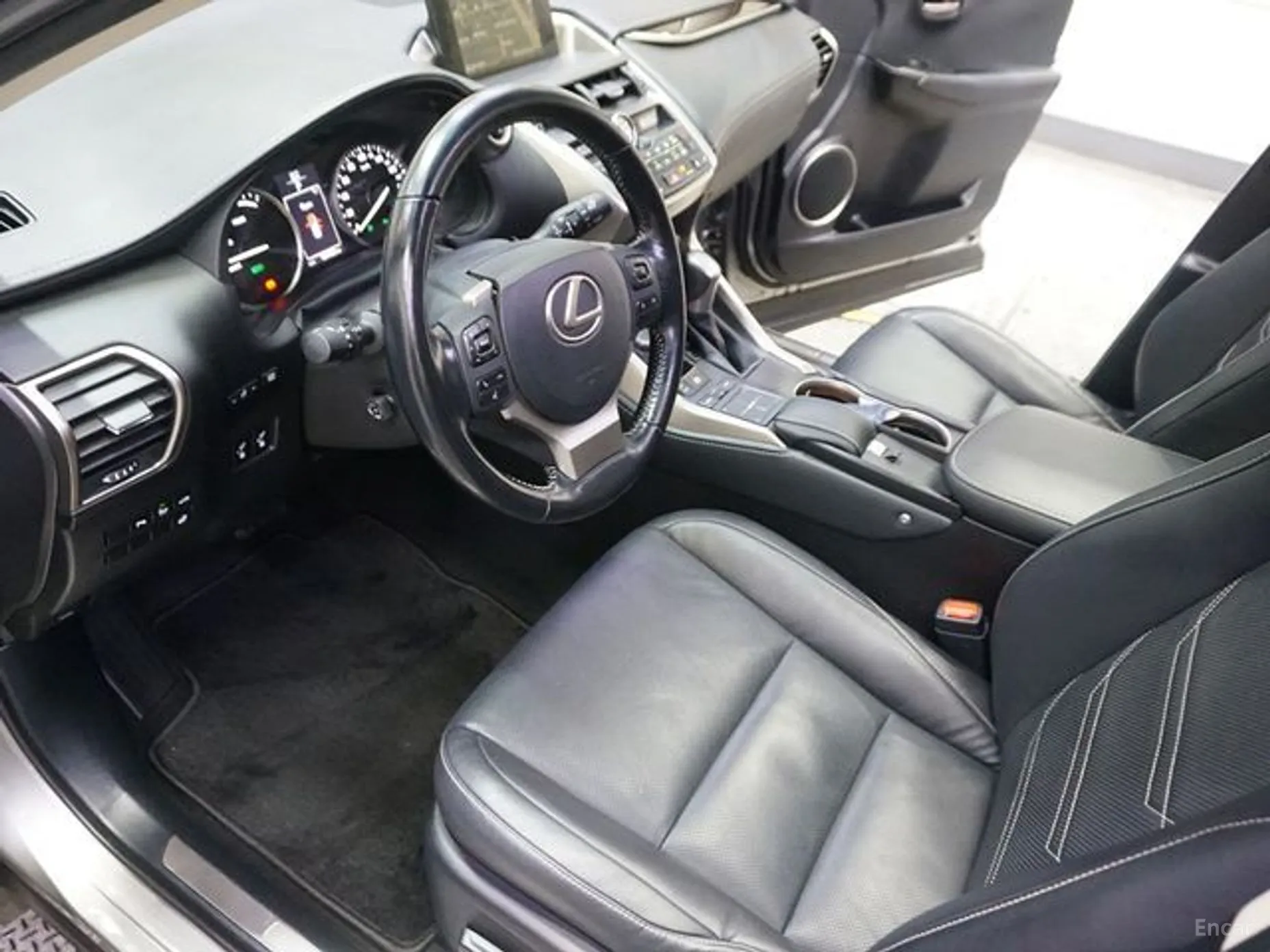 Lexus NX300h превью 20