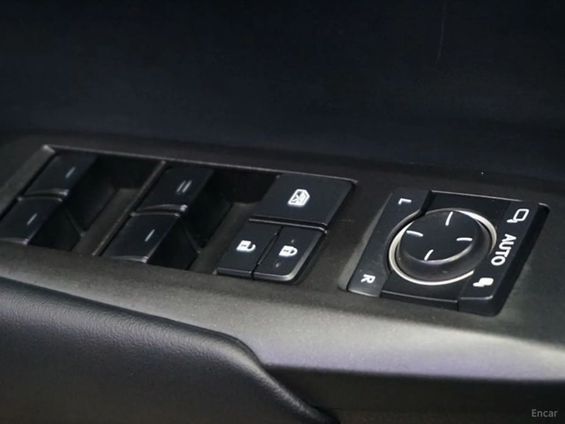 Lexus NX300h превью 7
