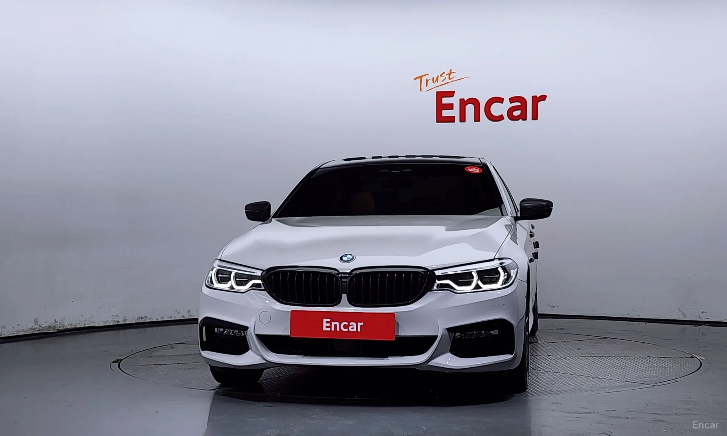 BMW 5 Series (G30) превью 2