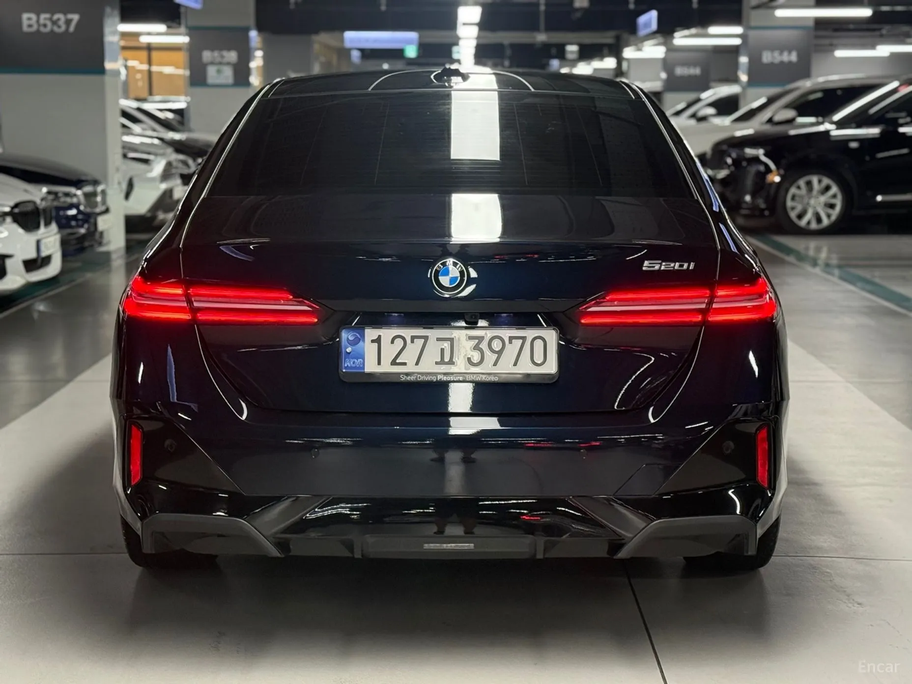 BMW 5 Series (G60) превью 3