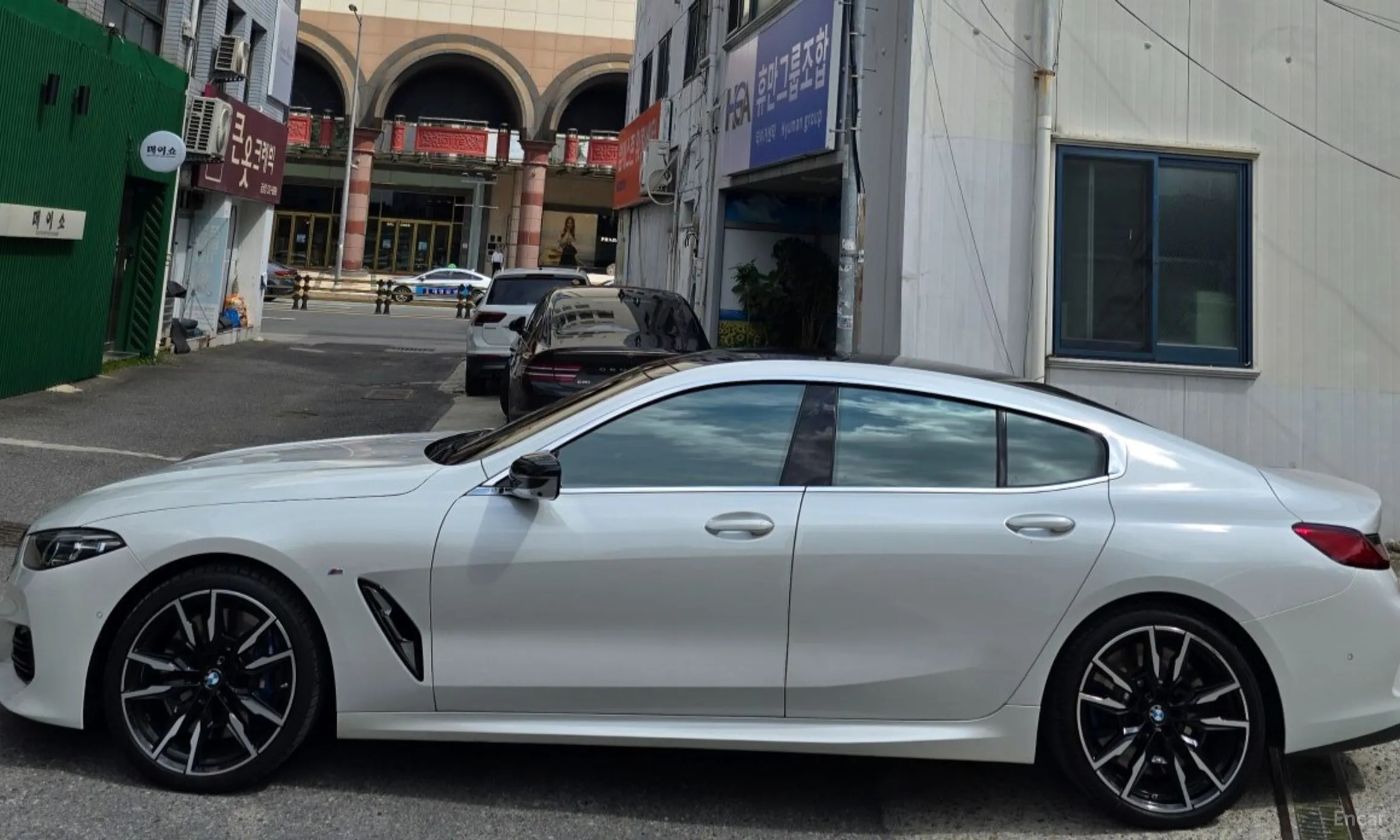 BMW 8-series (G15) превью 3