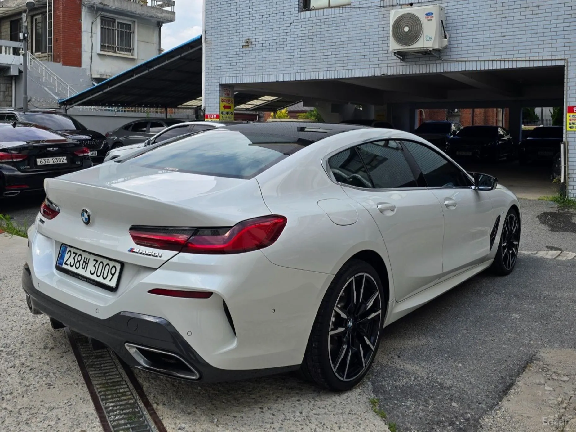 BMW 8-series (G15) превью 4
