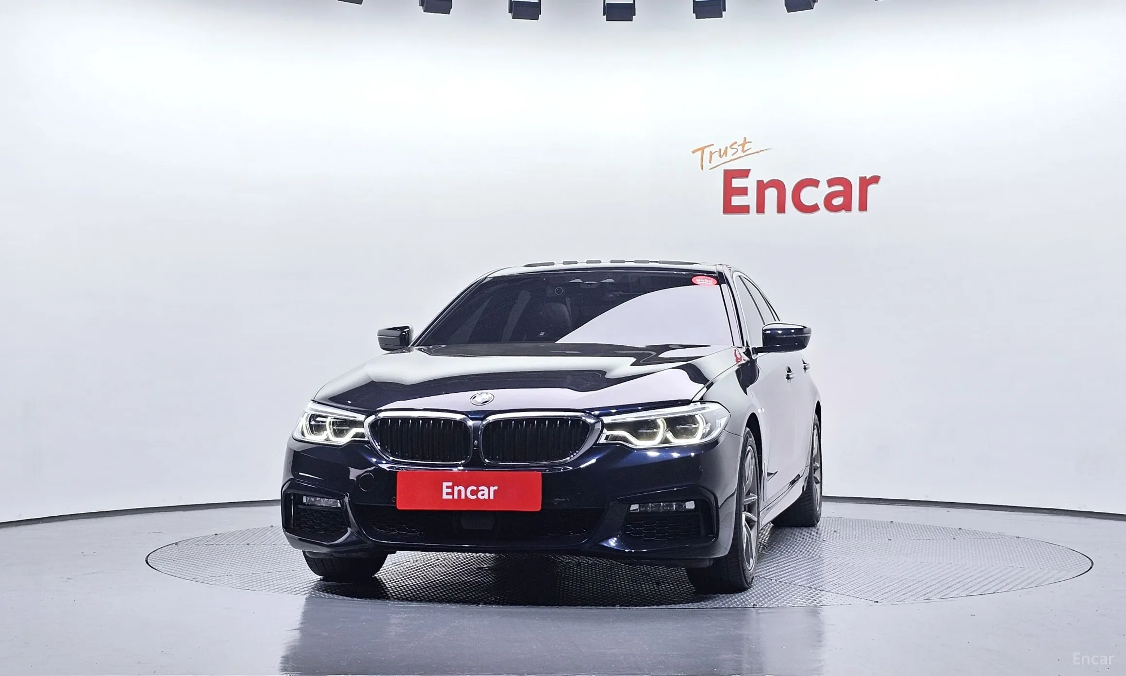 BMW 5 Series (G30) превью 2