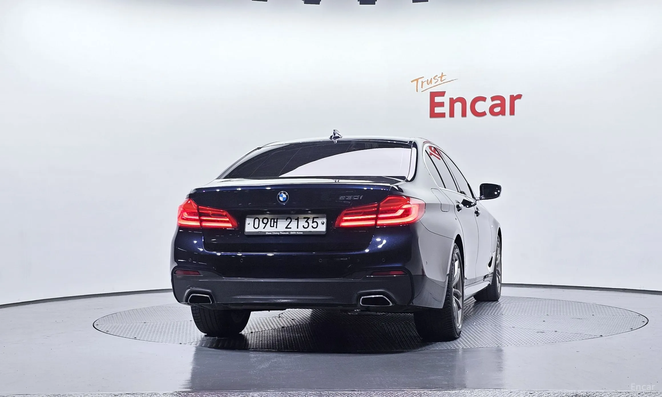 BMW 5 Series (G30) превью 3