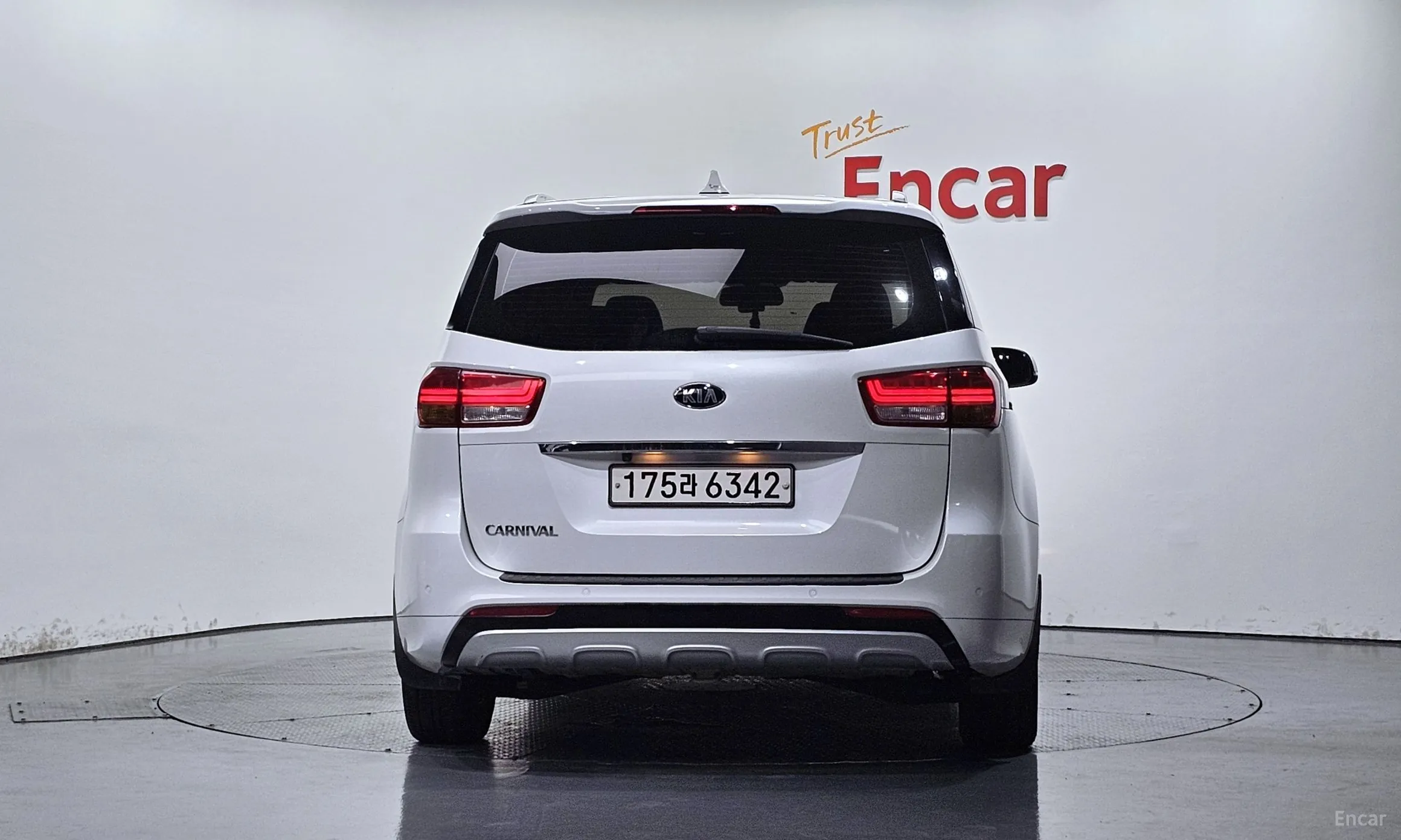 Kia Carnival превью 3