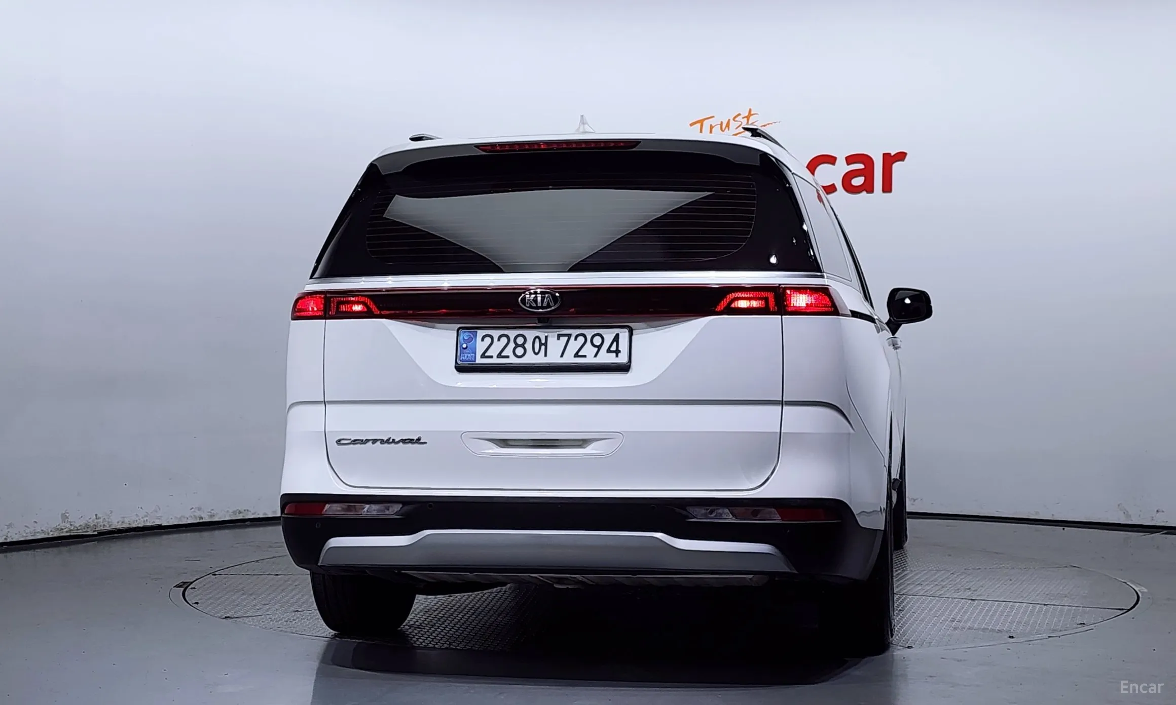 Kia Carnival Gen 4 превью 3
