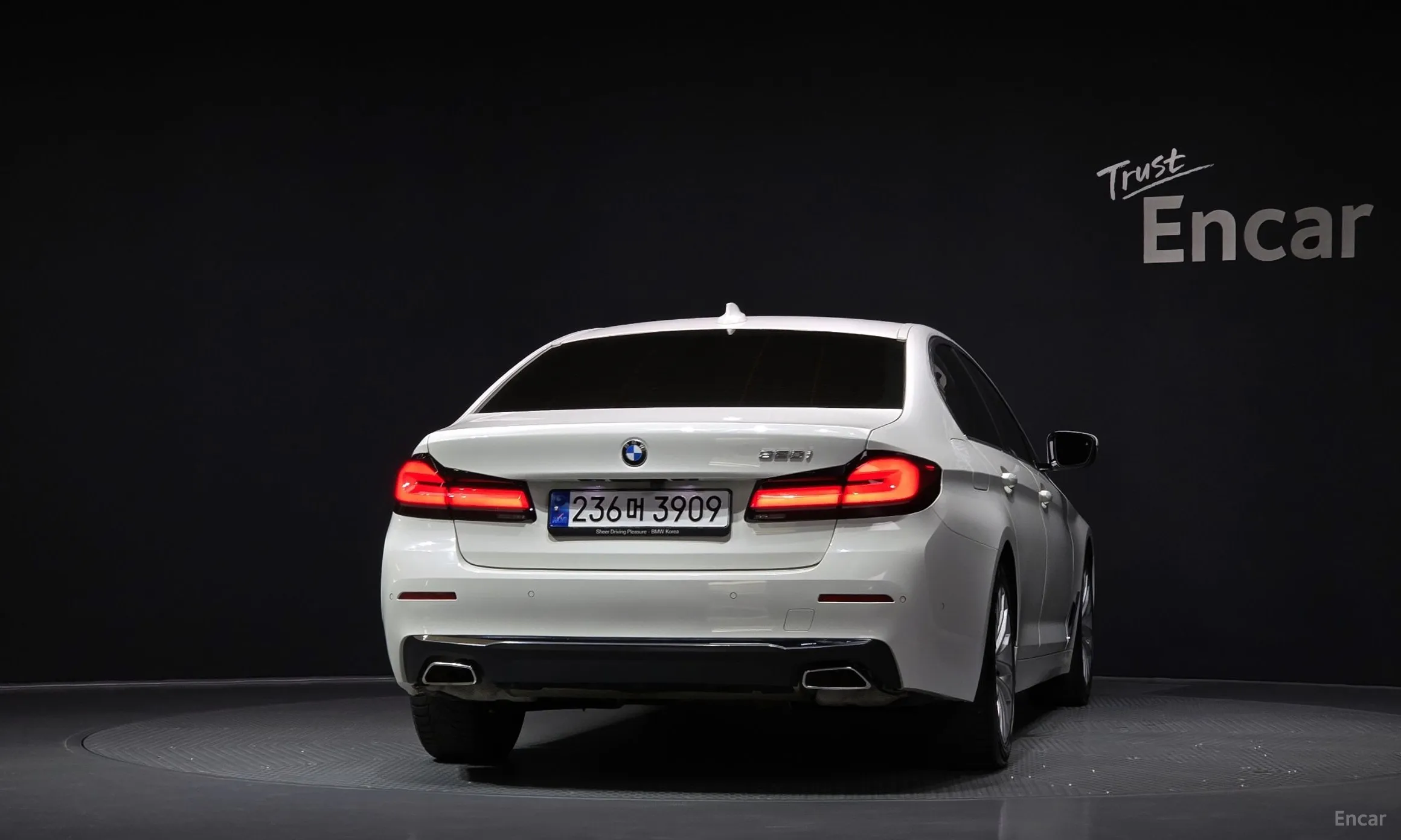 BMW 5 Series (G30) превью 3