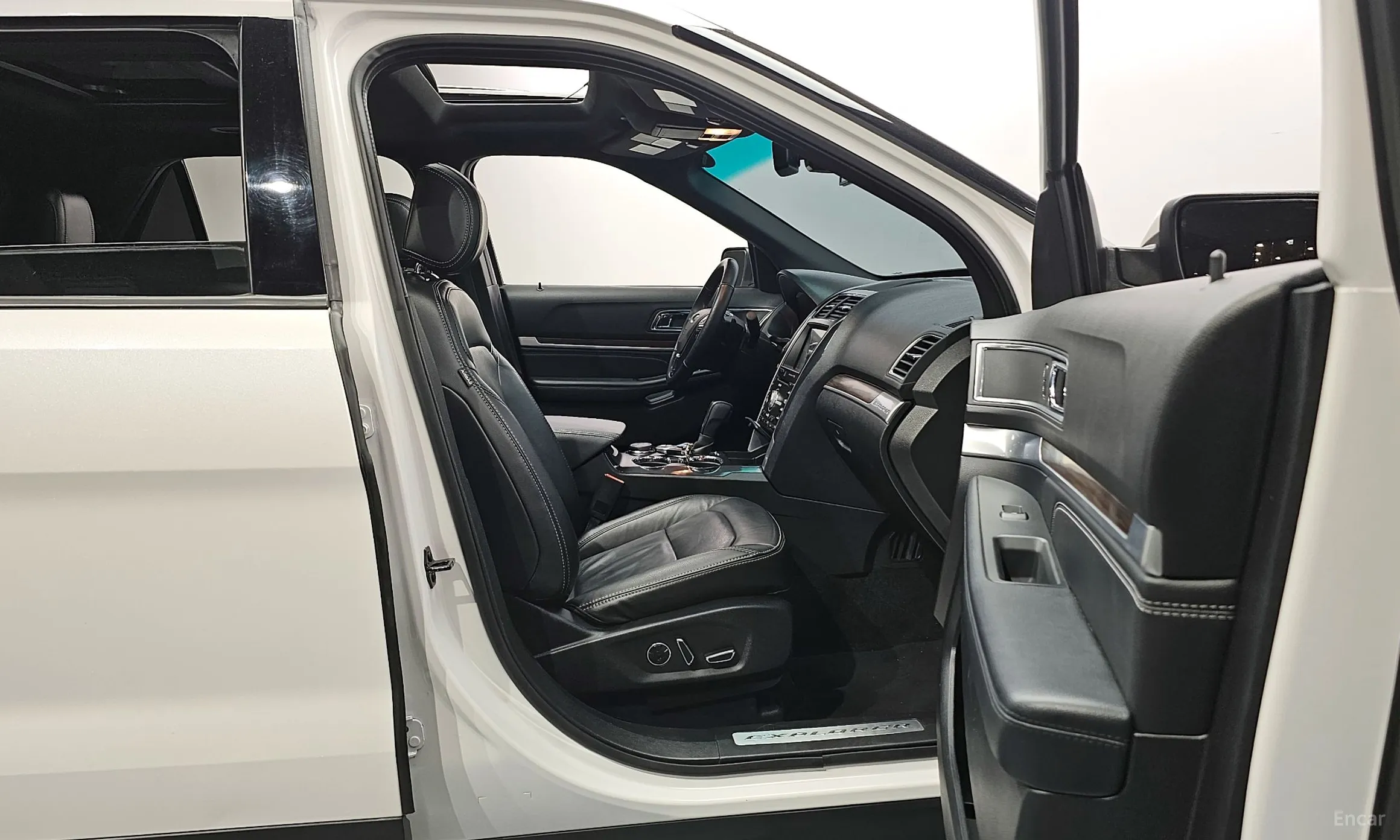 Ford Explorer превью 11