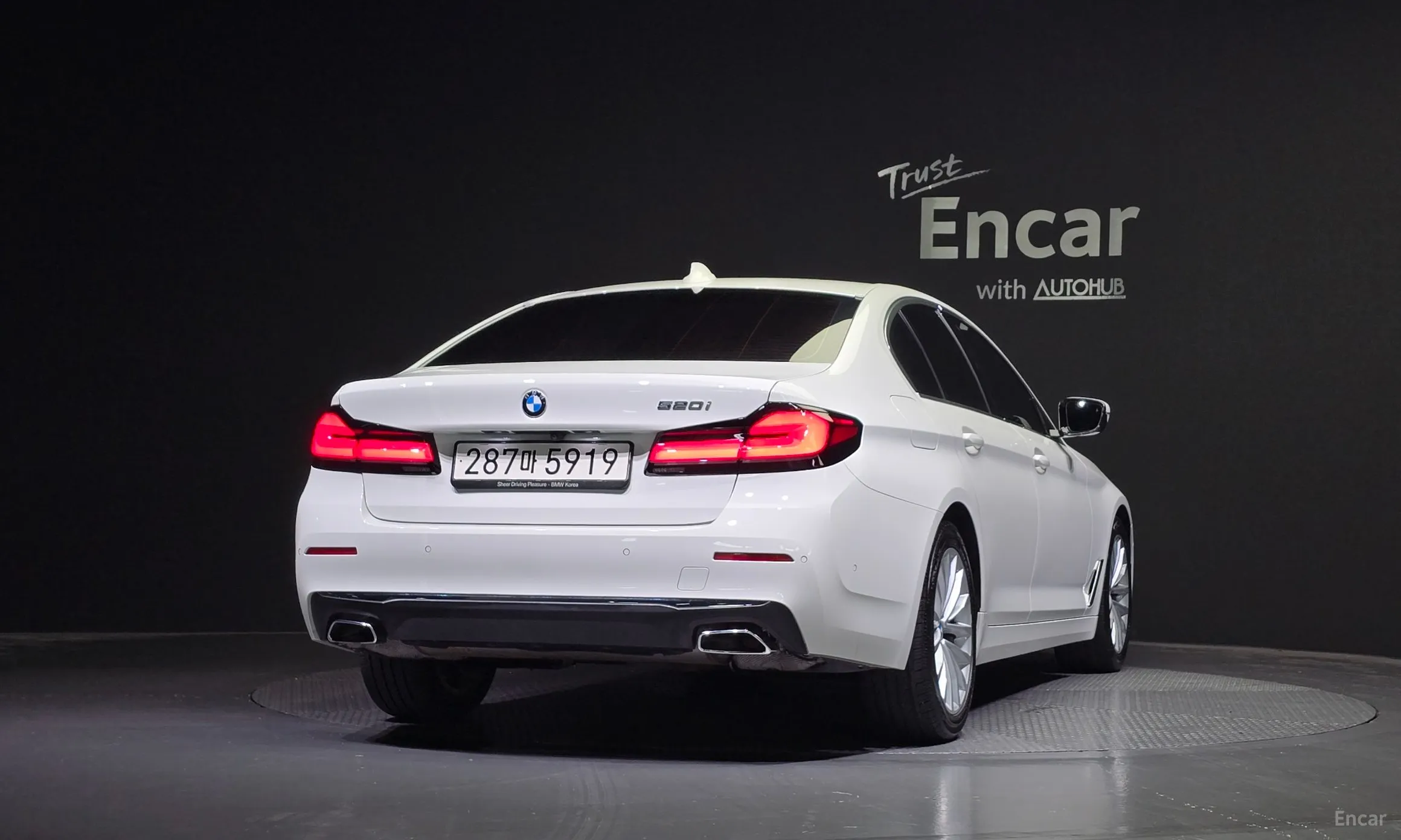 BMW 5 Series (G30) превью 3