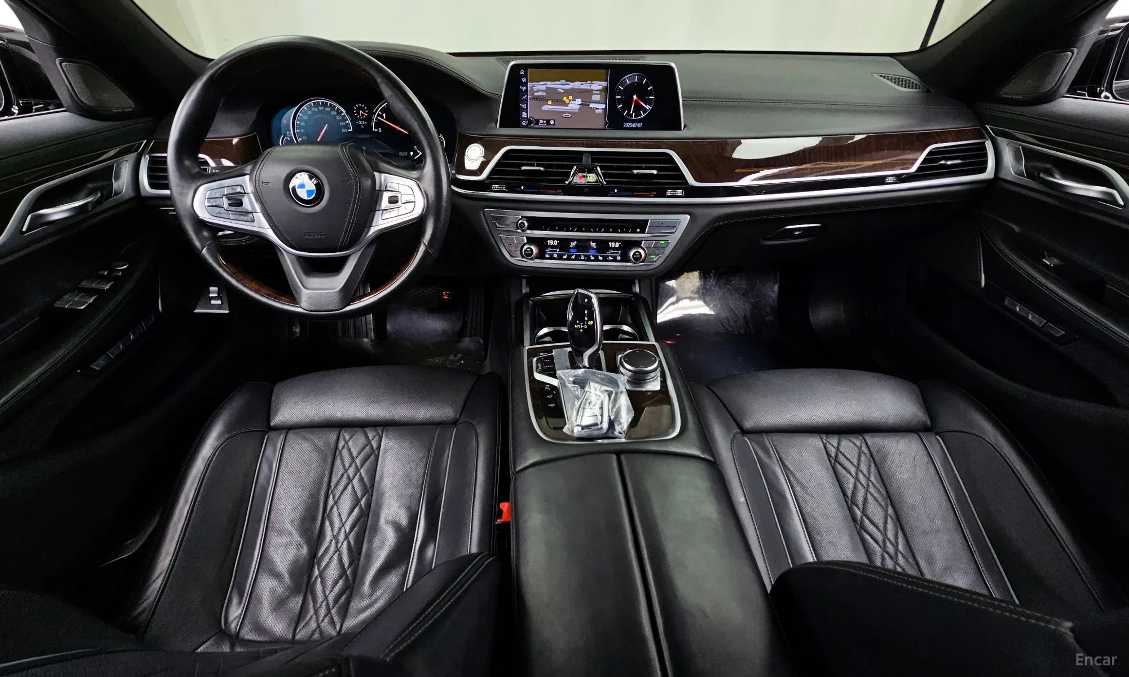 BMW 7 Series (G11) превью 4