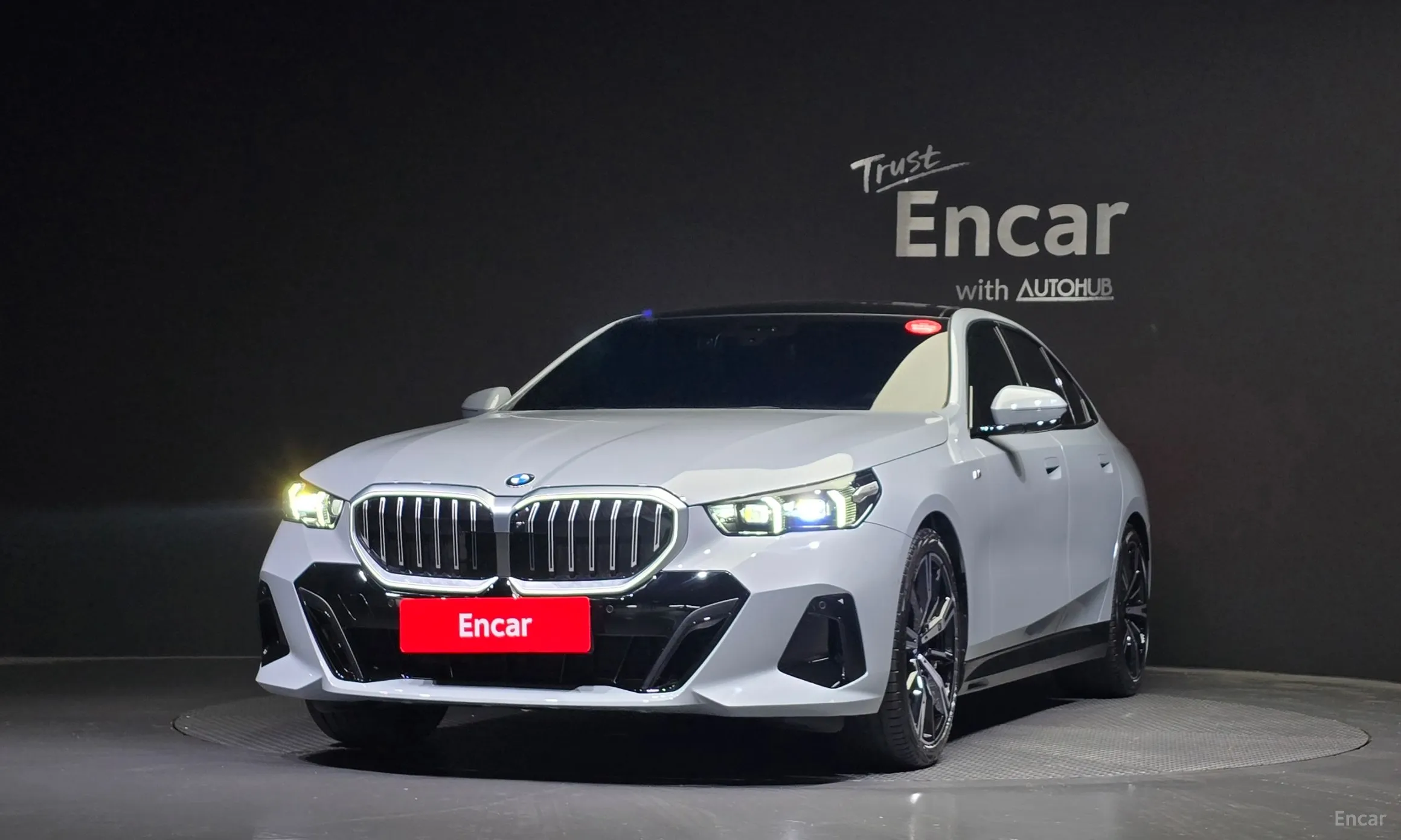 BMW 5 Series (G60) превью 2