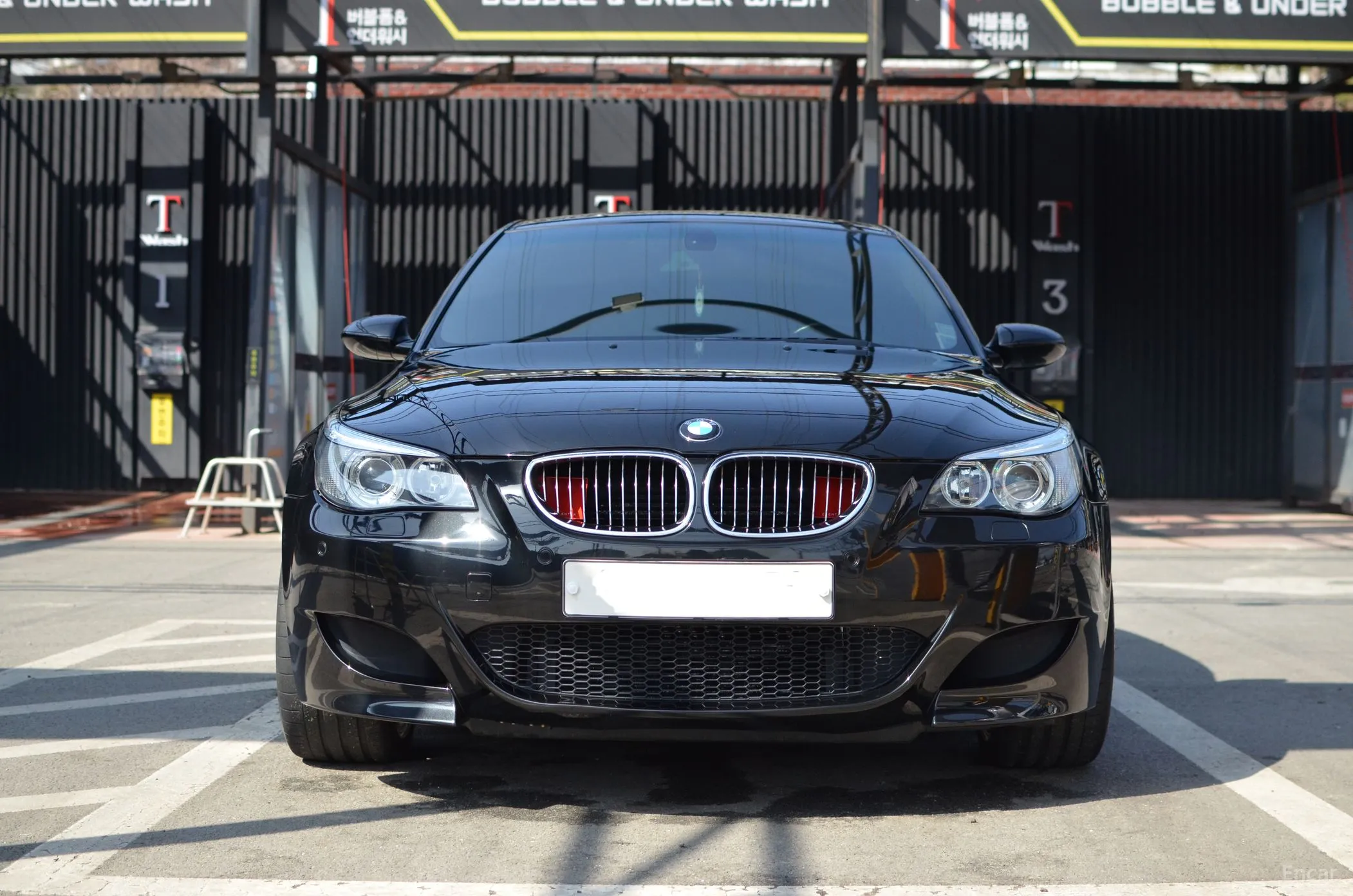 BMW M5 (E60)