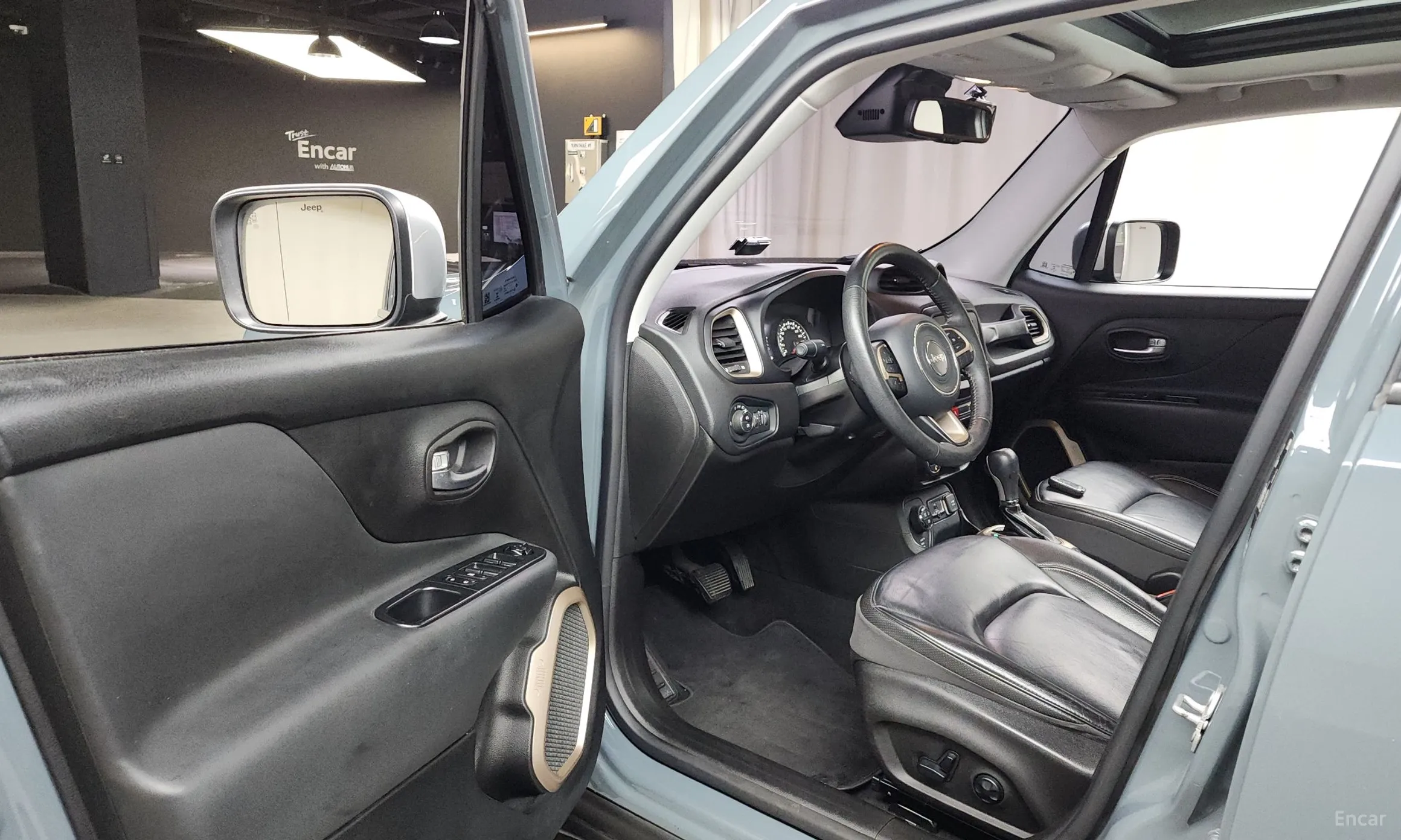 Jeep Renegade превью 10