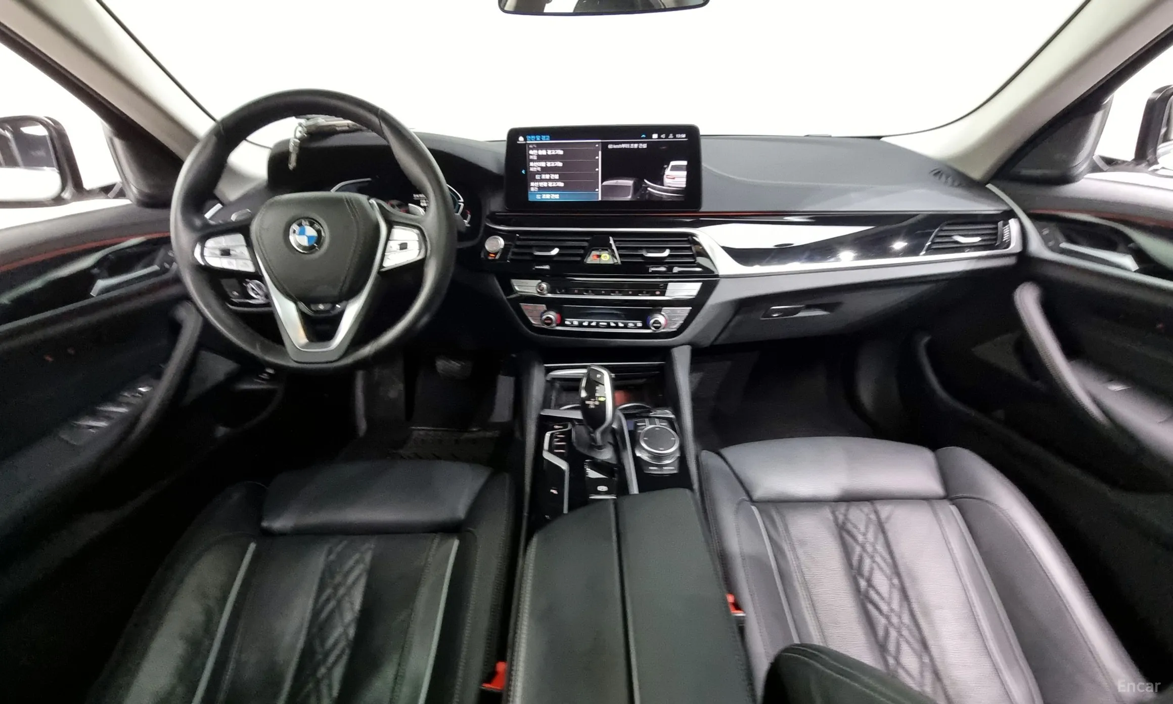 BMW 5 Series (G30) превью 4