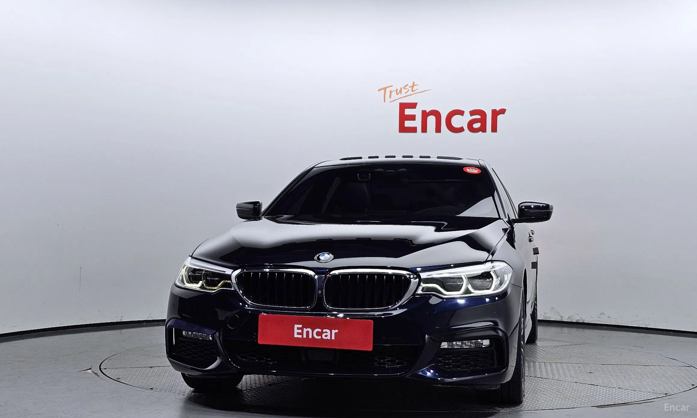 BMW 5 Series (G30) превью 2