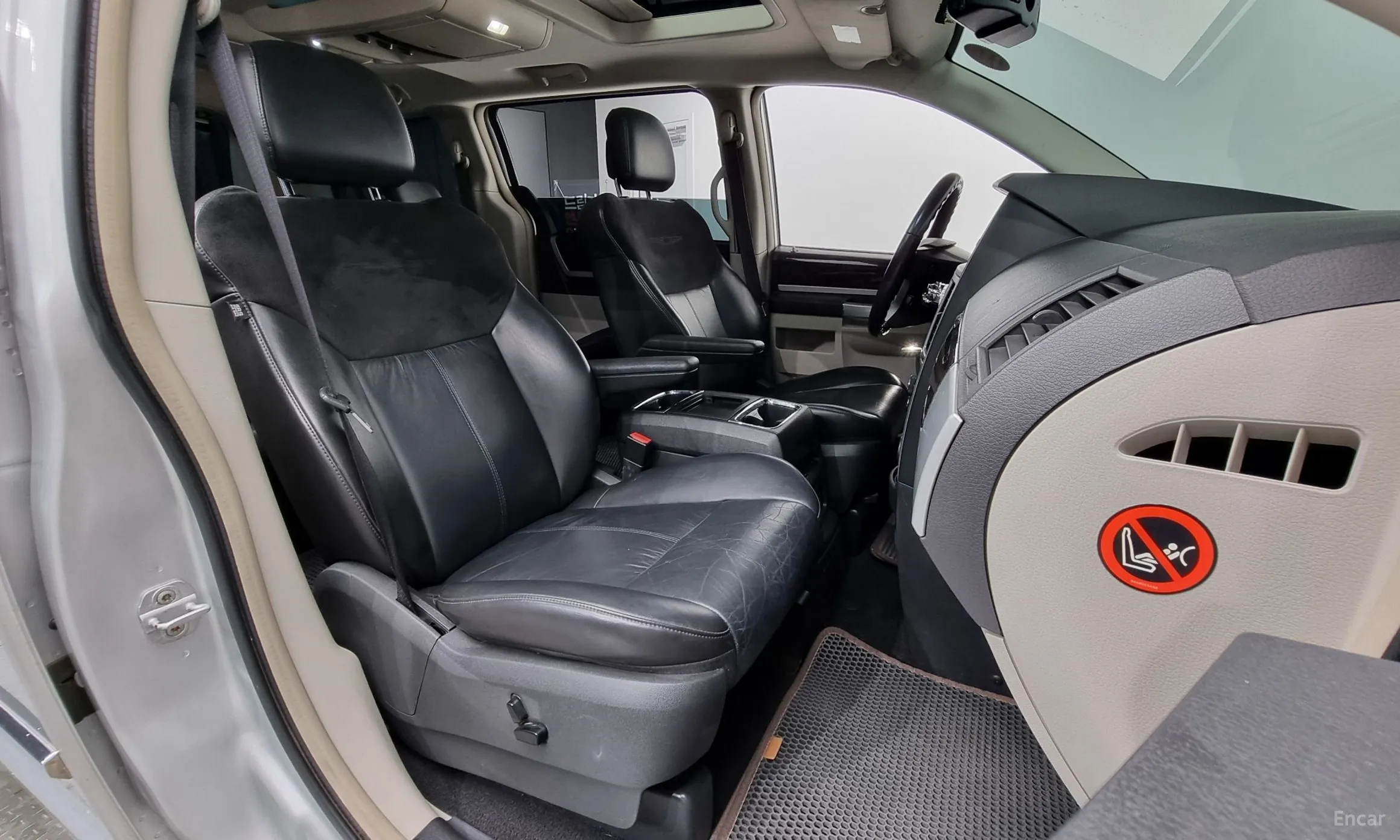 Chrysler Grand Voyager превью 10