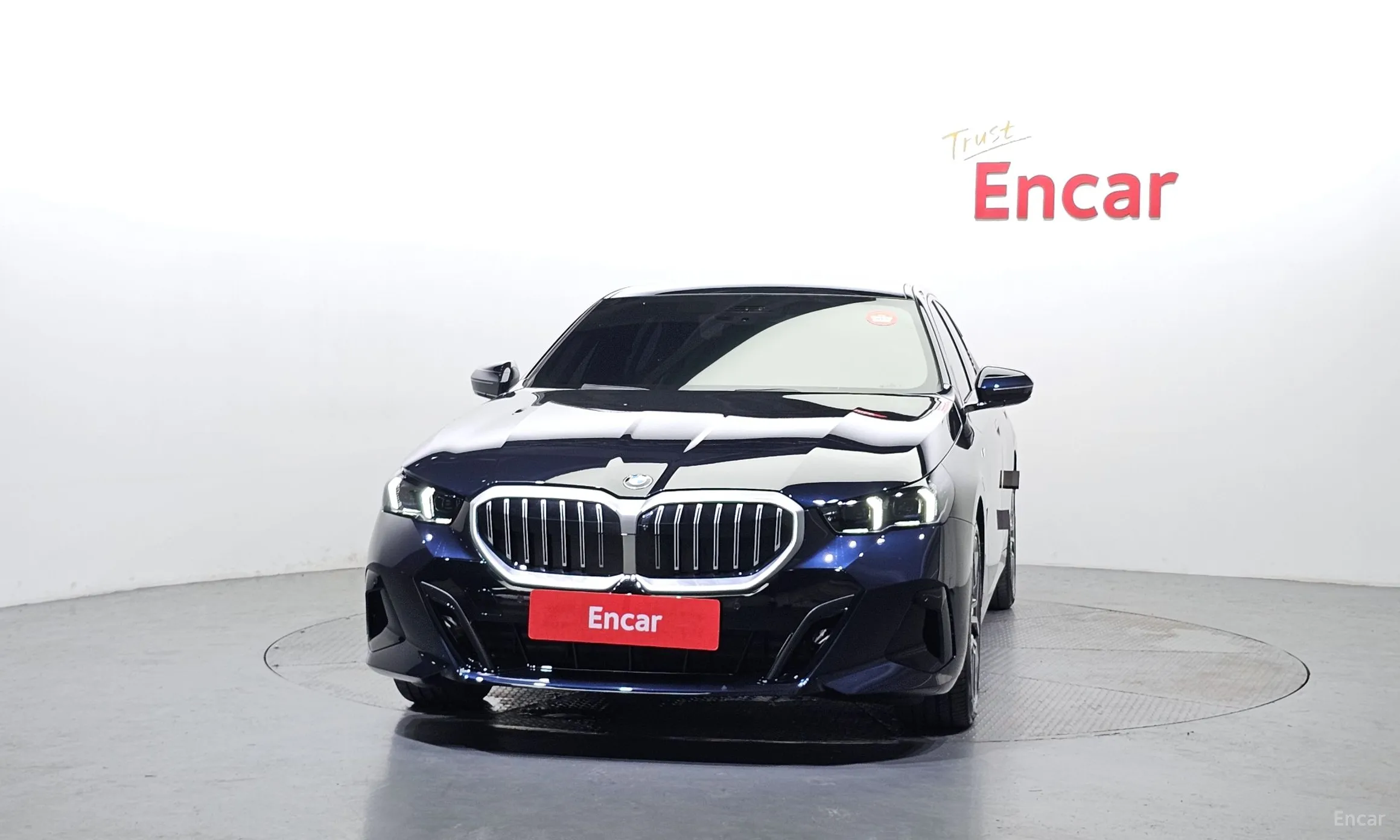 BMW 5 Series (G60) превью 2