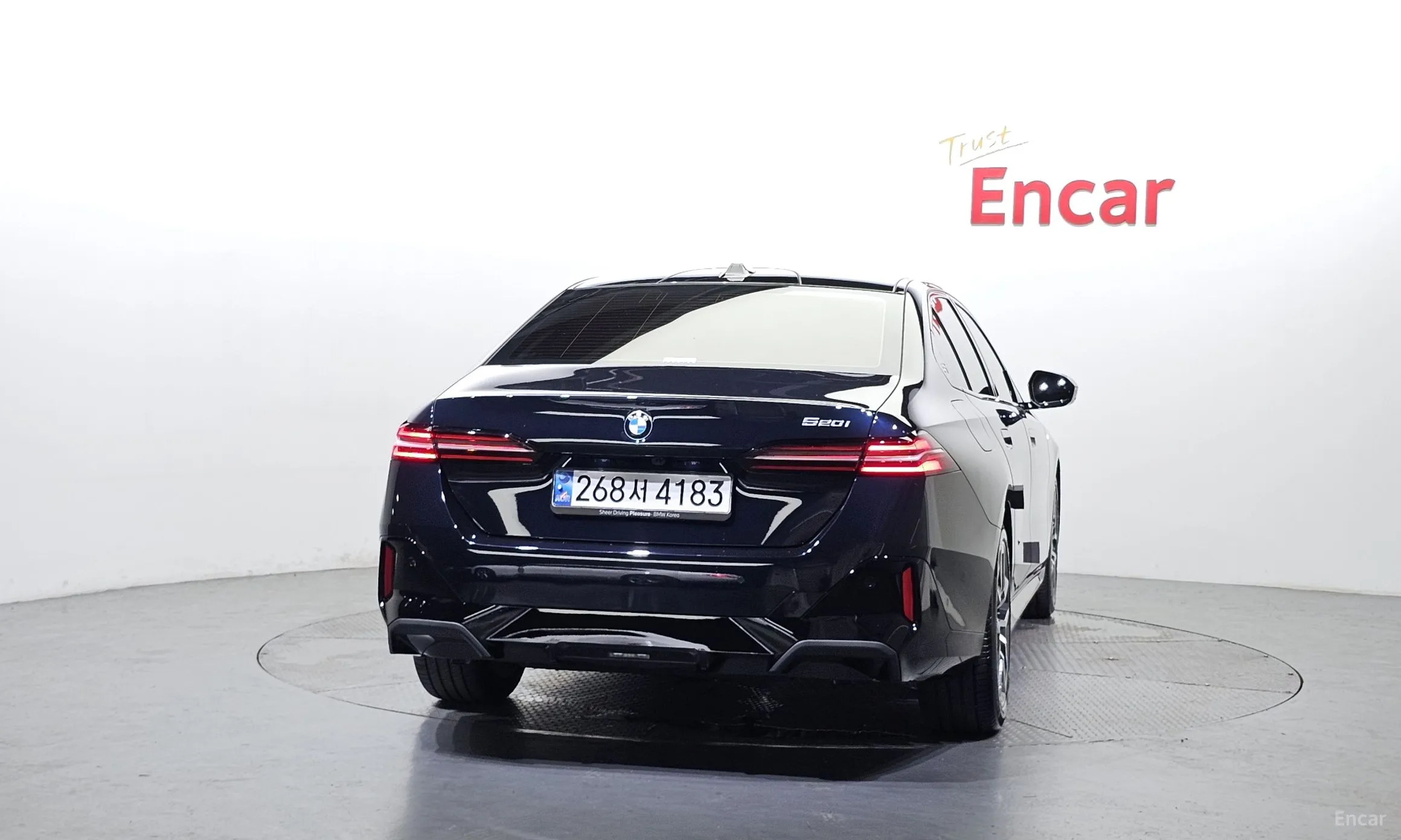 BMW 5 Series (G60) превью 3