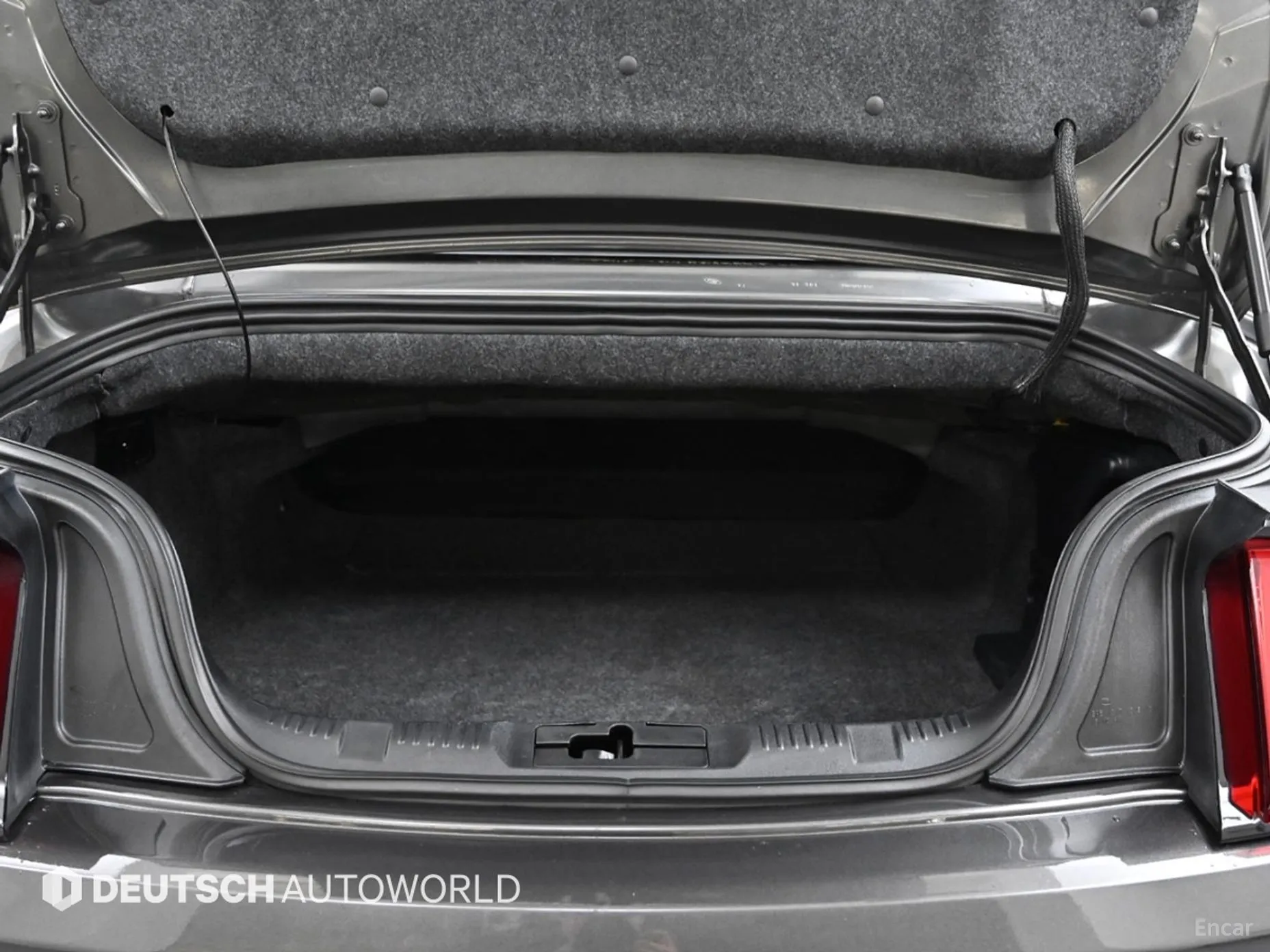 Ford Mustang превью 19