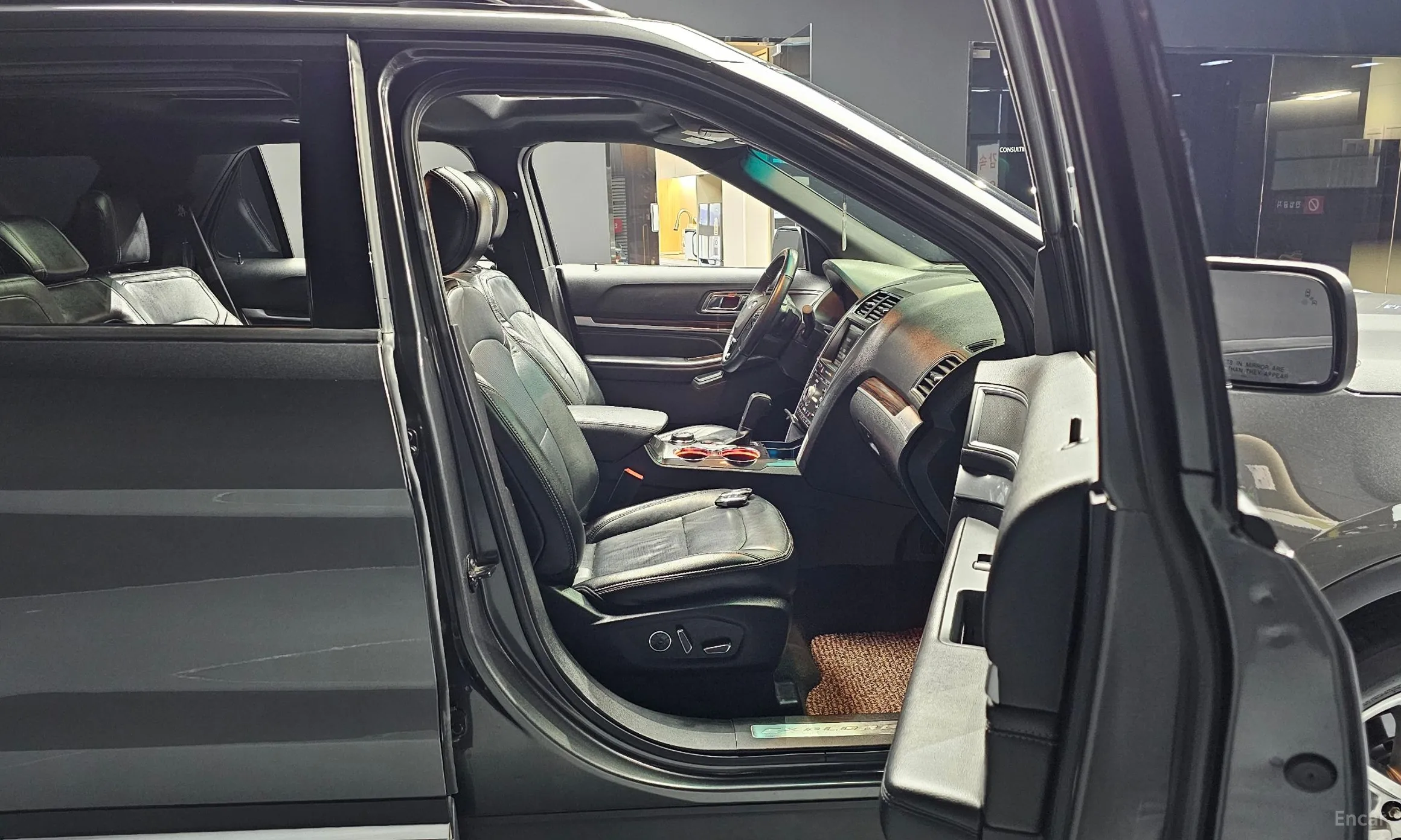 Ford Explorer превью 10
