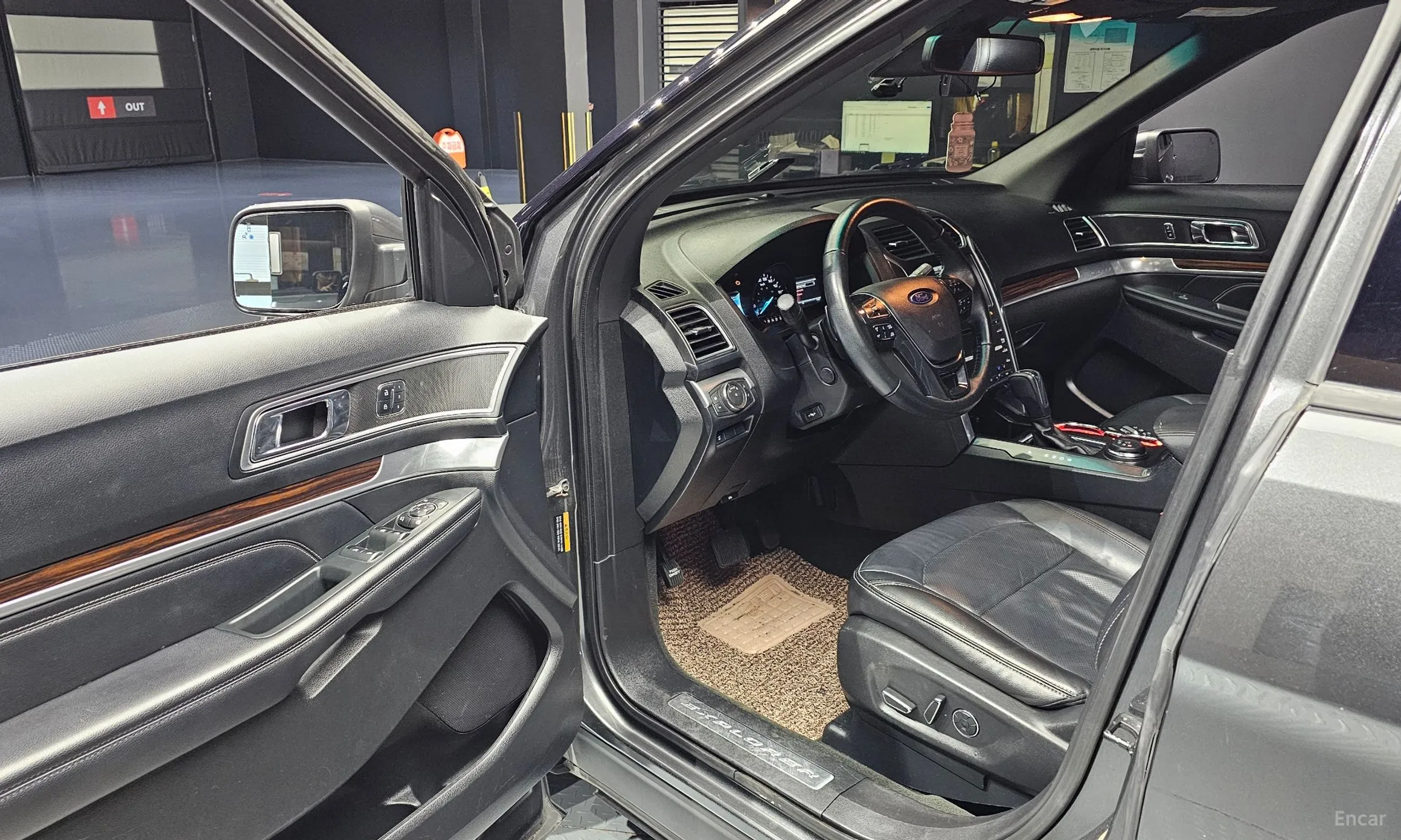 Ford Explorer превью 11
