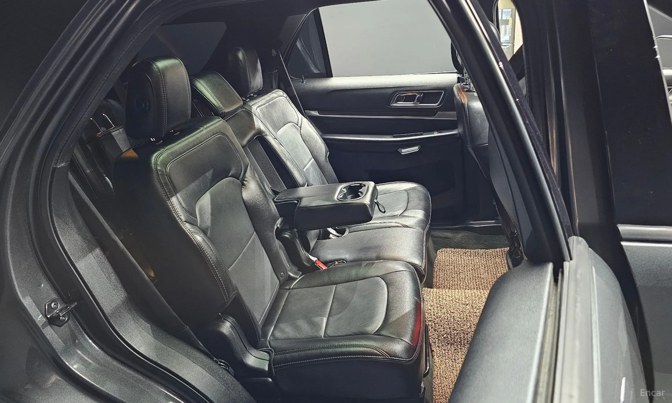 Ford Explorer превью 12