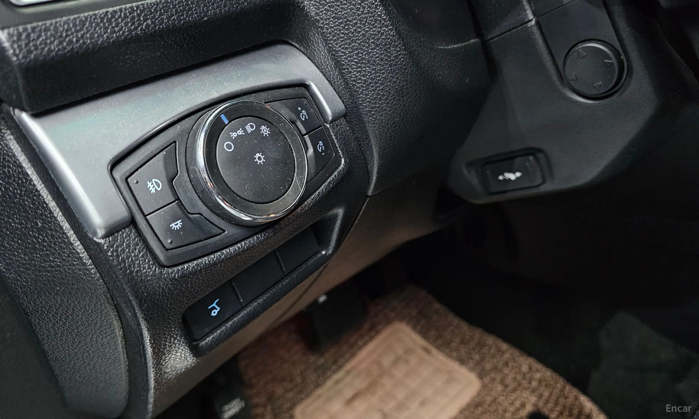 Ford Explorer превью 16