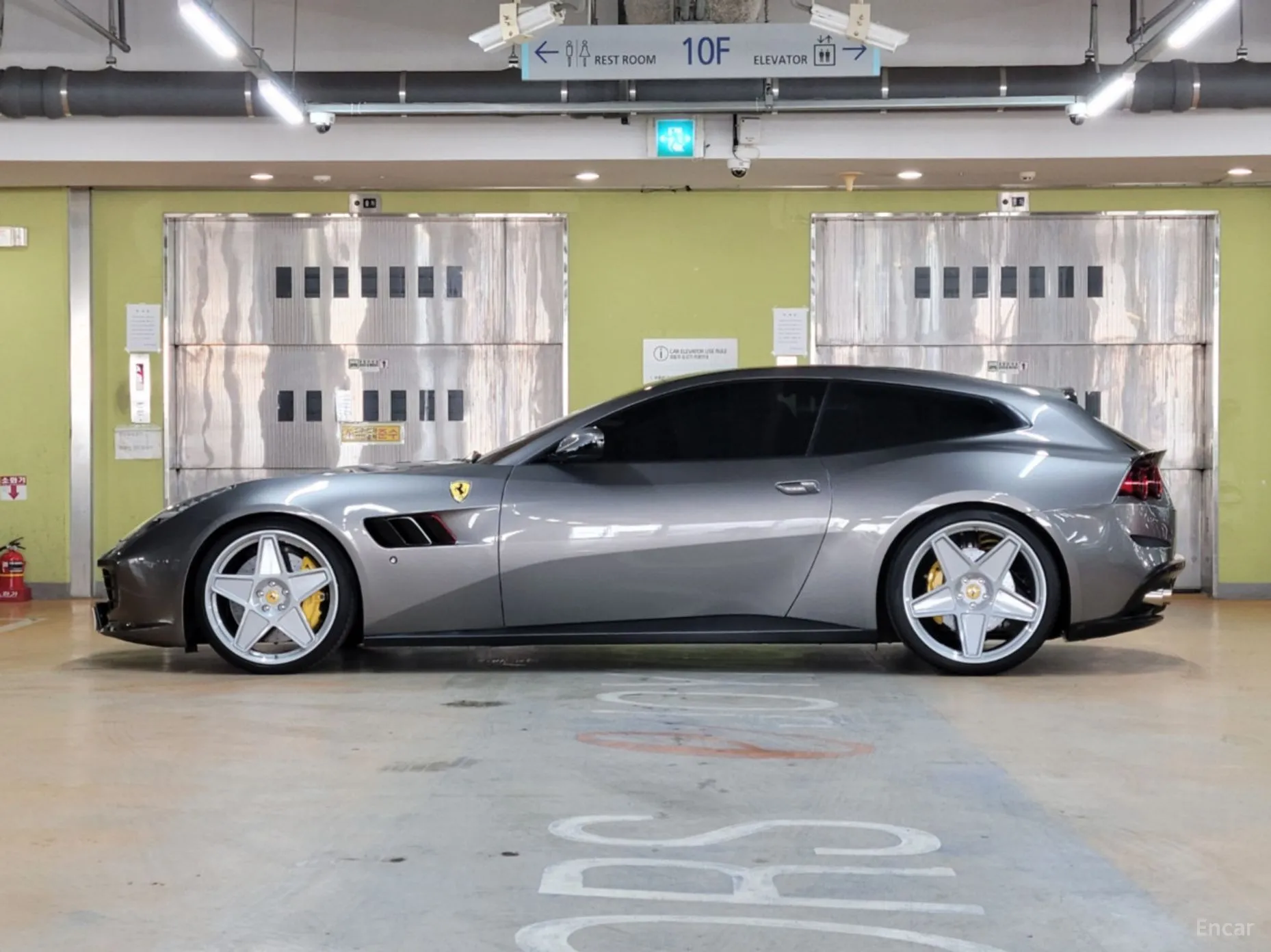 Ferrari GTC4 Rousseau