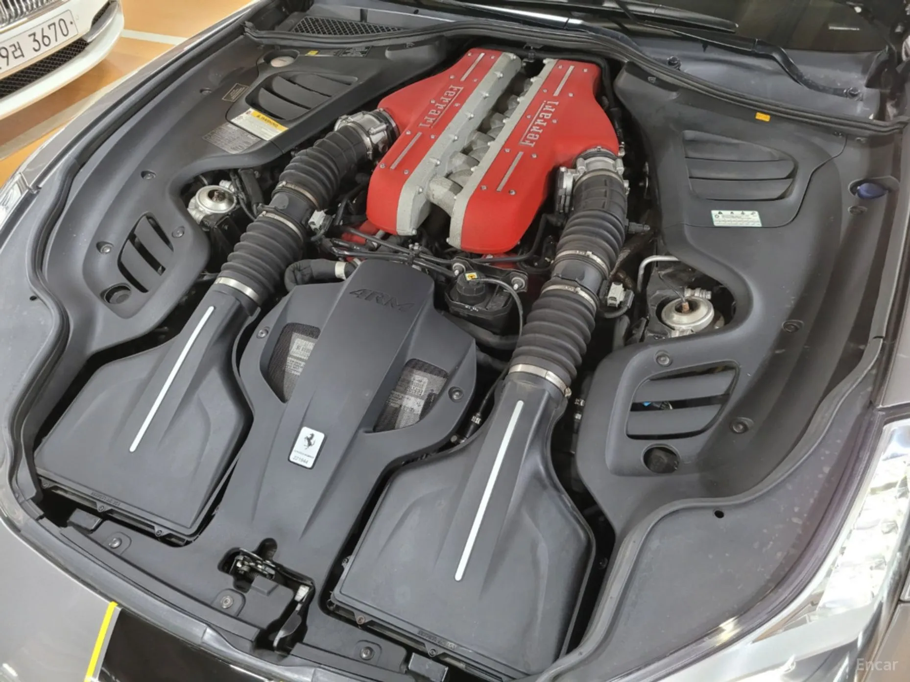 Ferrari GTC4 Rousseau превью 6